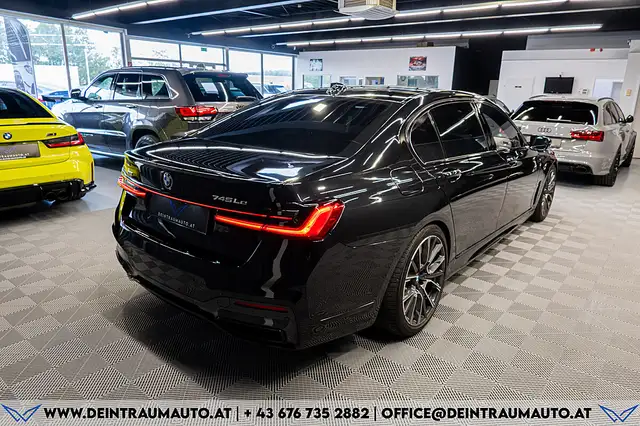 BMW 7 Series view 7