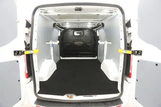 Ford Transit Custom view 3