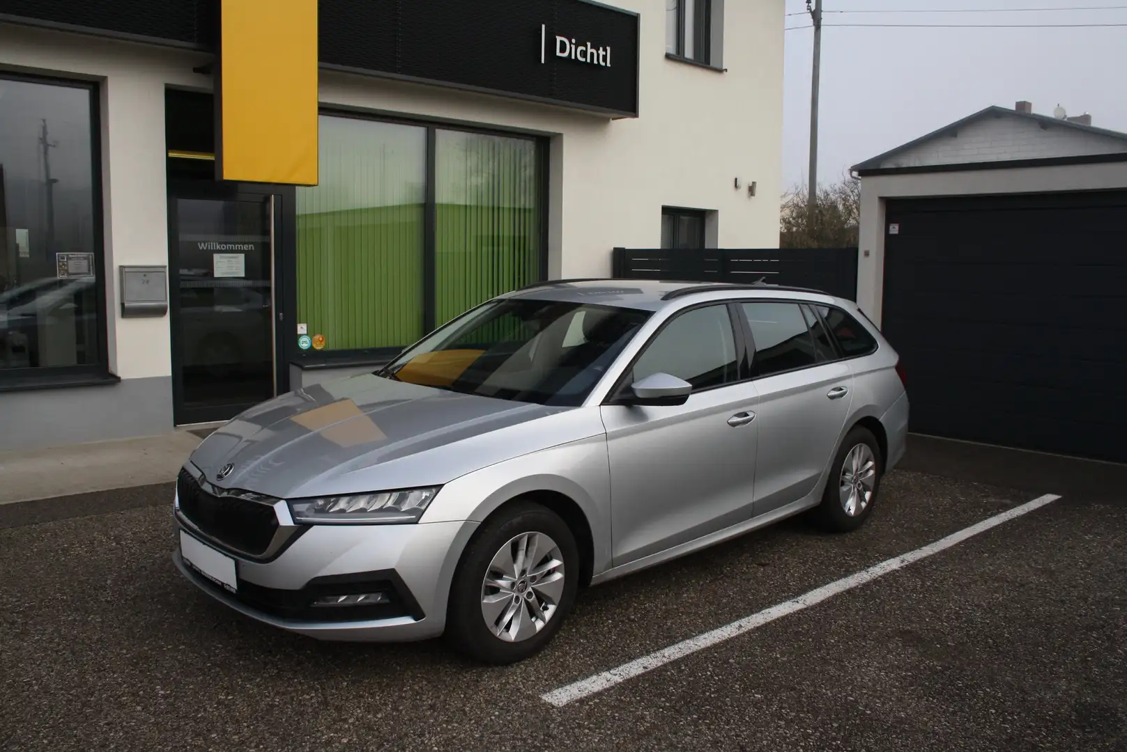 Skoda Octavia Combi Ambition 2.0 TDI Silber - 1