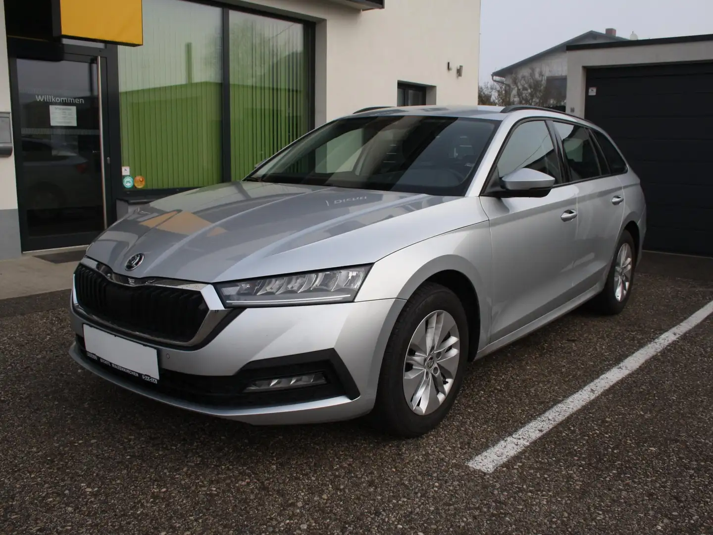 Skoda Octavia Combi Ambition 2.0 TDI Silber - 2