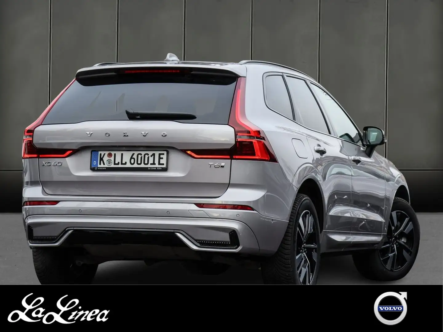 Volvo XC60 T6 Recharge AWD Plus Dark Reskin NP: 80.750,- /... Silber - 2