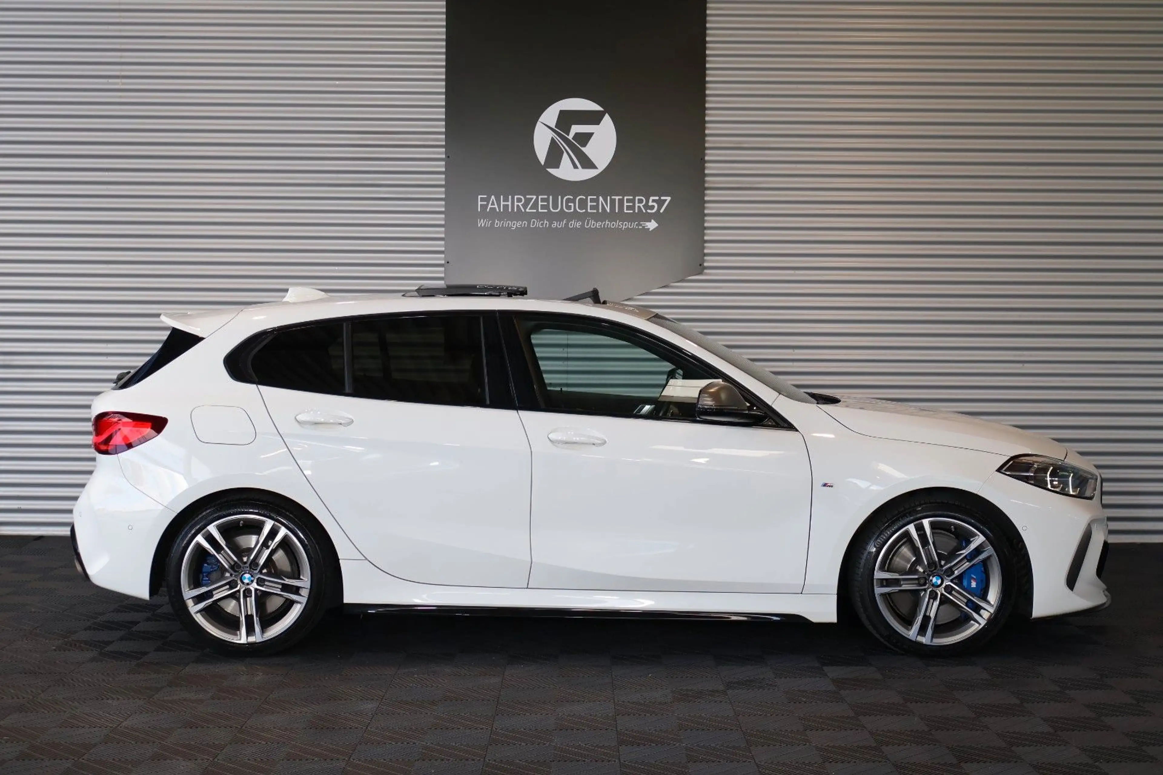 BMW 135 i xDrive/DAB+/HIFI/CARPLAY/PANO/KAMERA/TOTW. — photo 5
