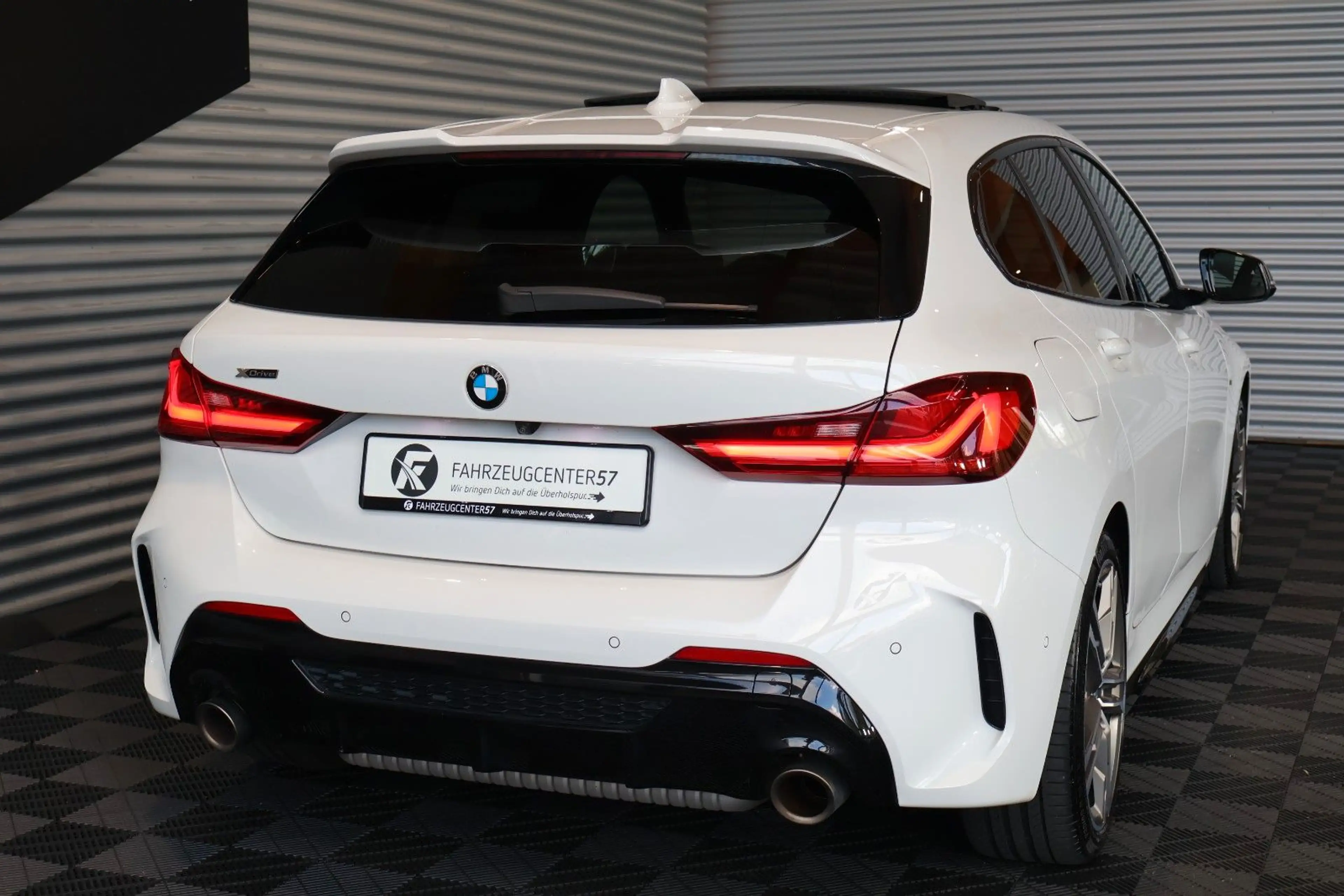 BMW 135 i xDrive/DAB+/HIFI/CARPLAY/PANO/KAMERA/TOTW. — photo 8