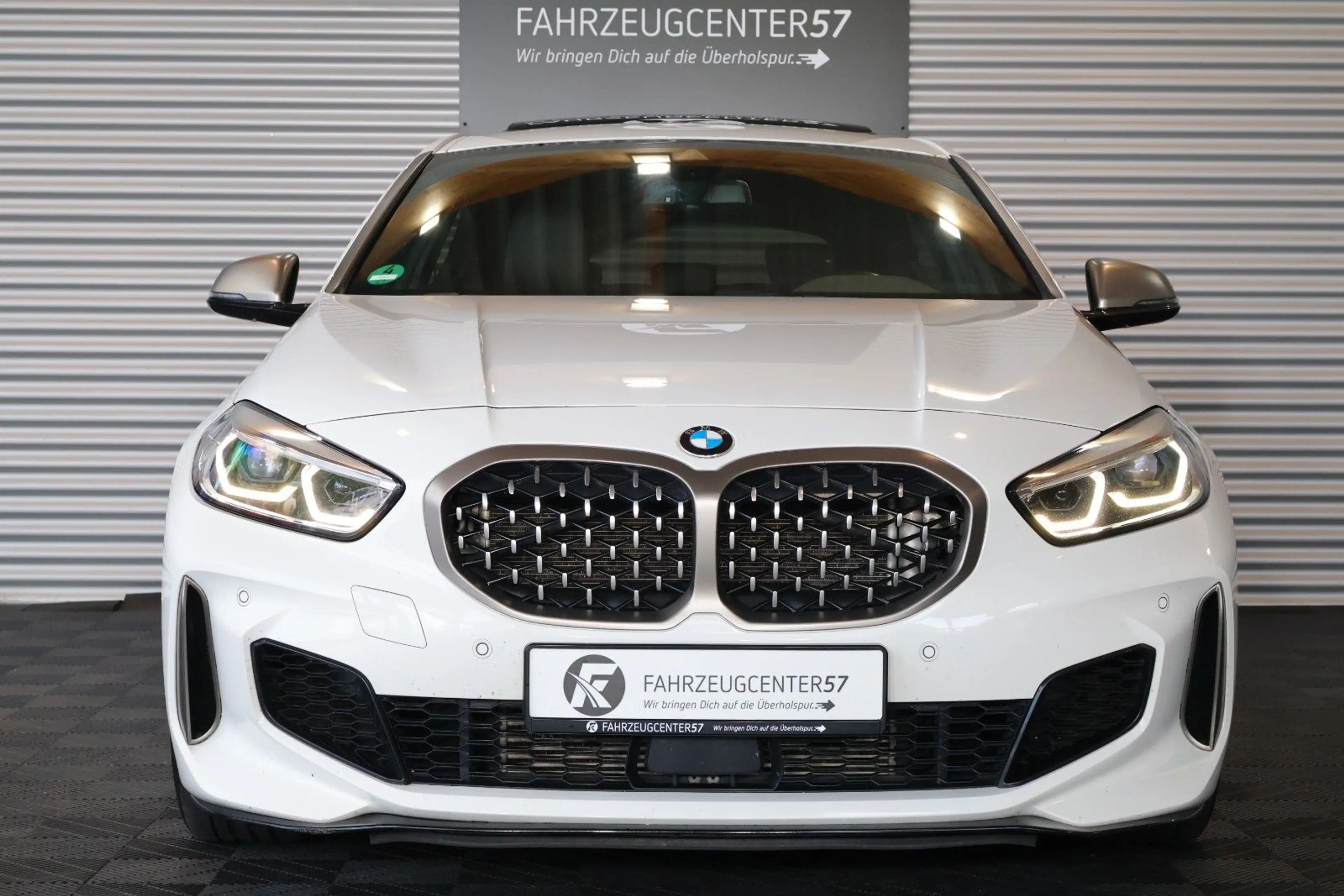 BMW 135 i xDrive/DAB+/HIFI/CARPLAY/PANO/KAMERA/TOTW. — photo 4