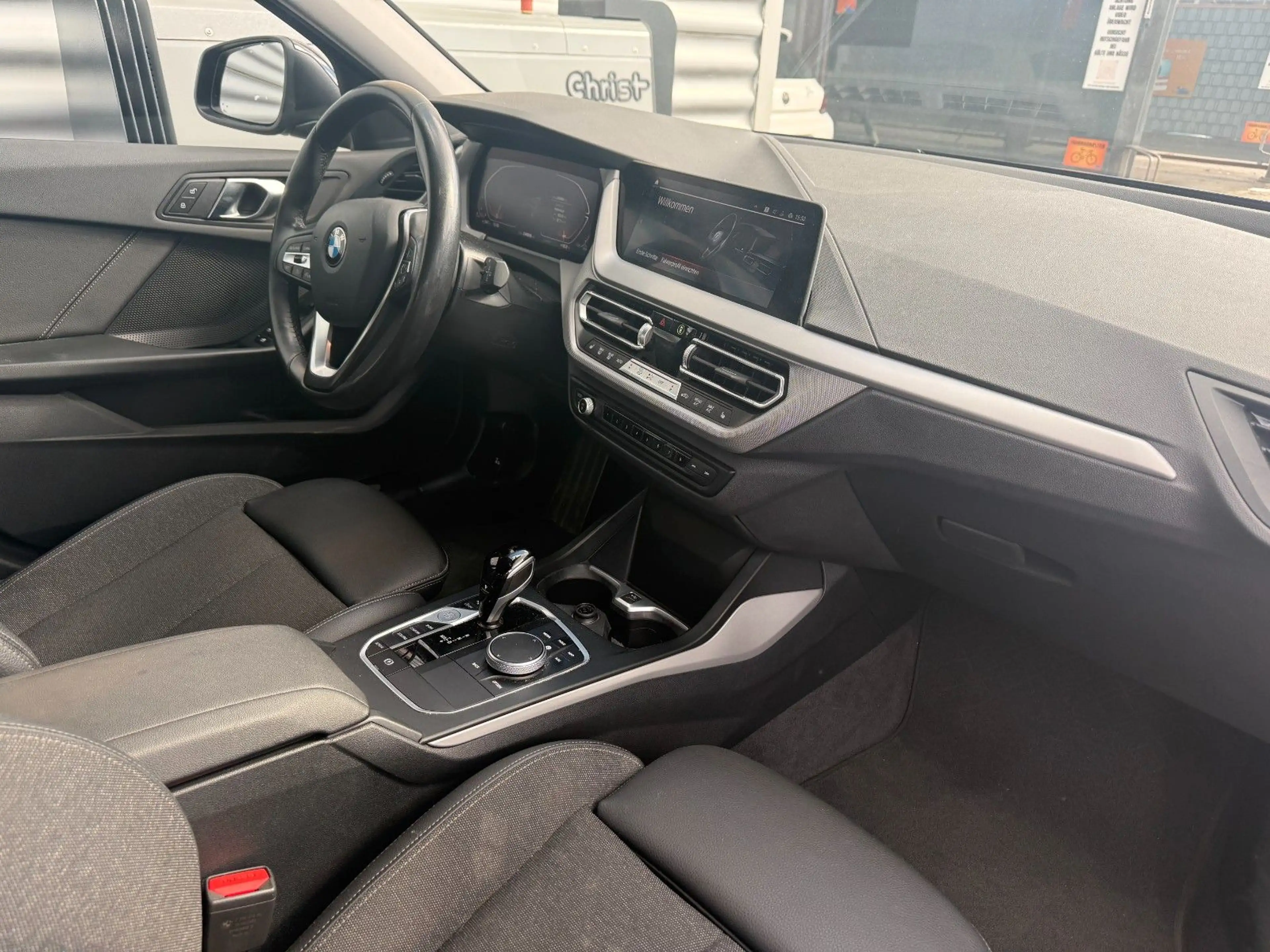 BMW 118 d Navi LED Live Cockpit Prof Sportsitze — photo 10