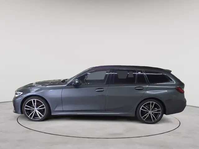 BMW 3 Series view 6