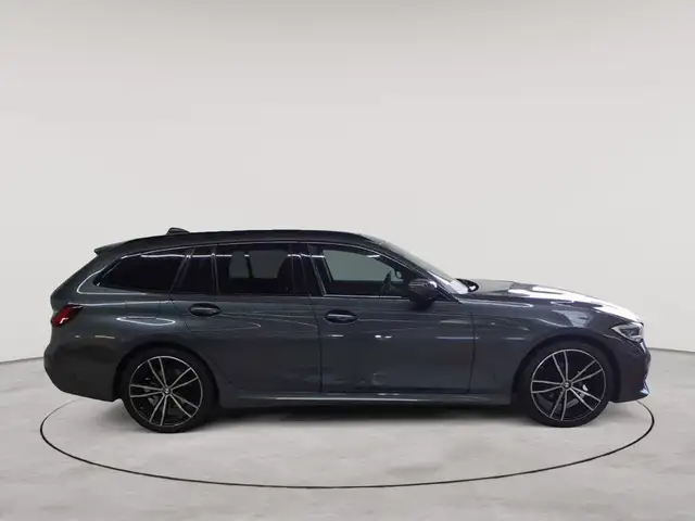 BMW 3 Series view 3