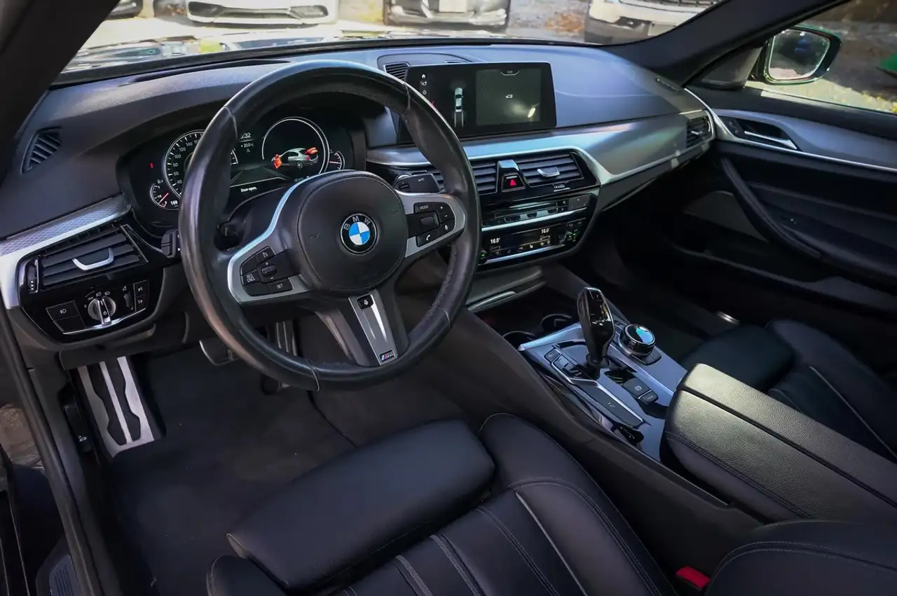 BMW 5 Series снимка BMW 5 Series