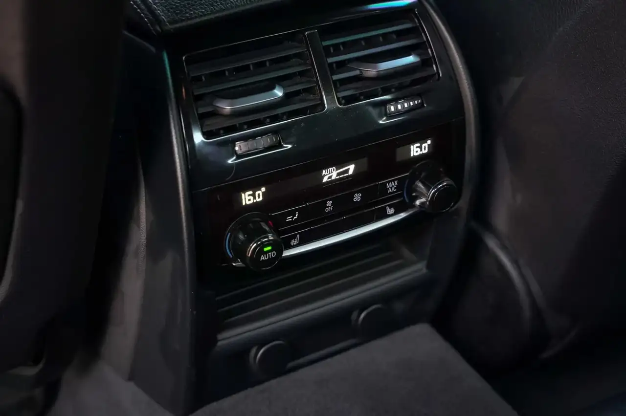 BMW 5 Series снимка BMW 5 Series