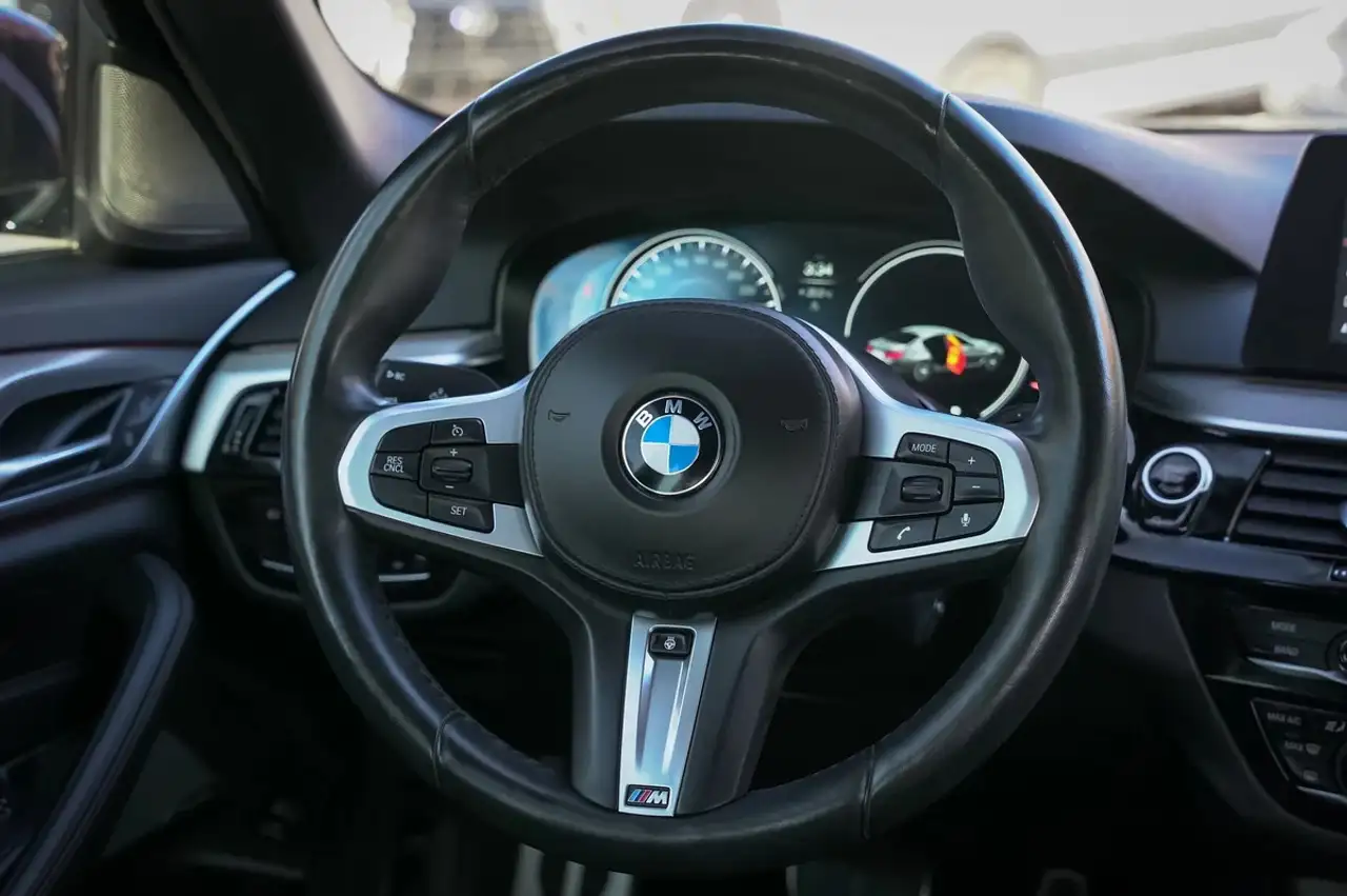 BMW 5 Series снимка BMW 5 Series