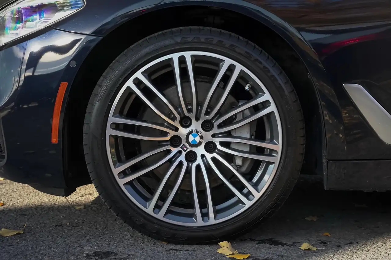 BMW 5 Series снимка BMW 5 Series