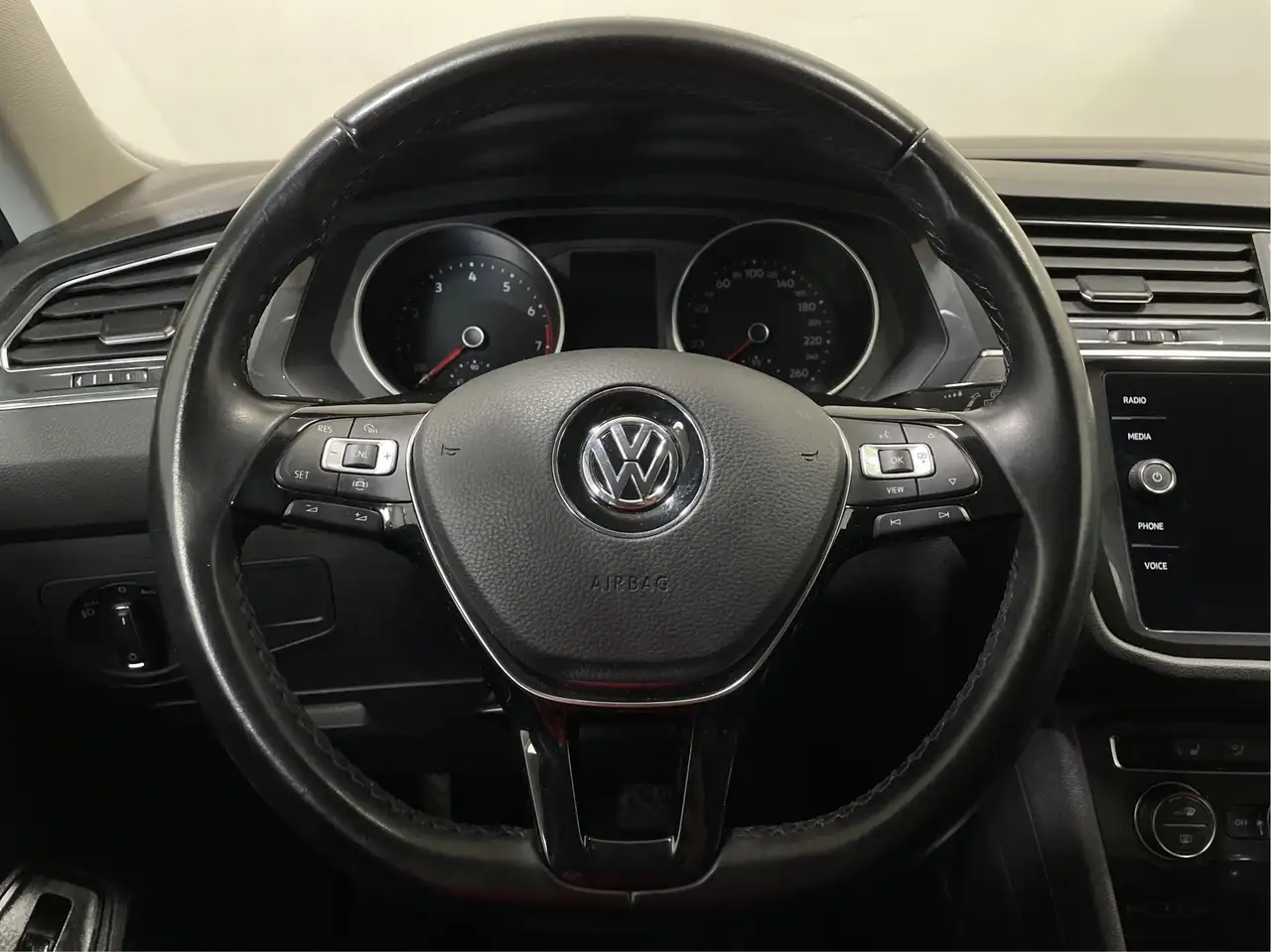 Volkswagen Tiguan снимка Volkswagen Tiguan