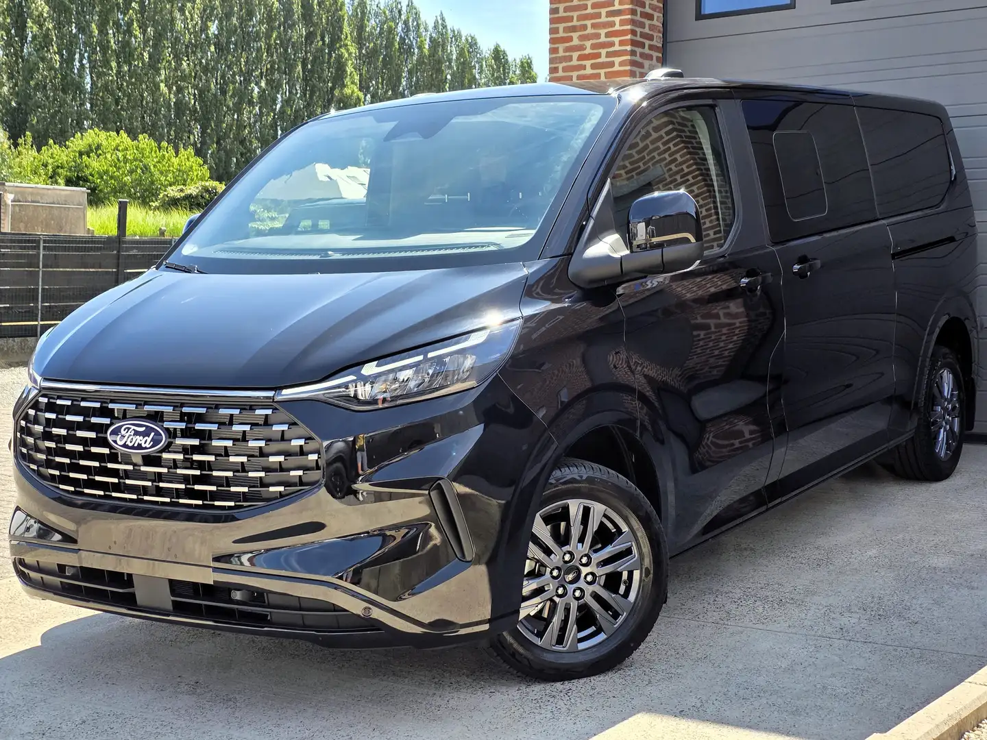 Ford Tourneo Custom 47.990EX - 9ZITS - NIEUW 0KM 2025 - 170PK Automaat Zwart - 1