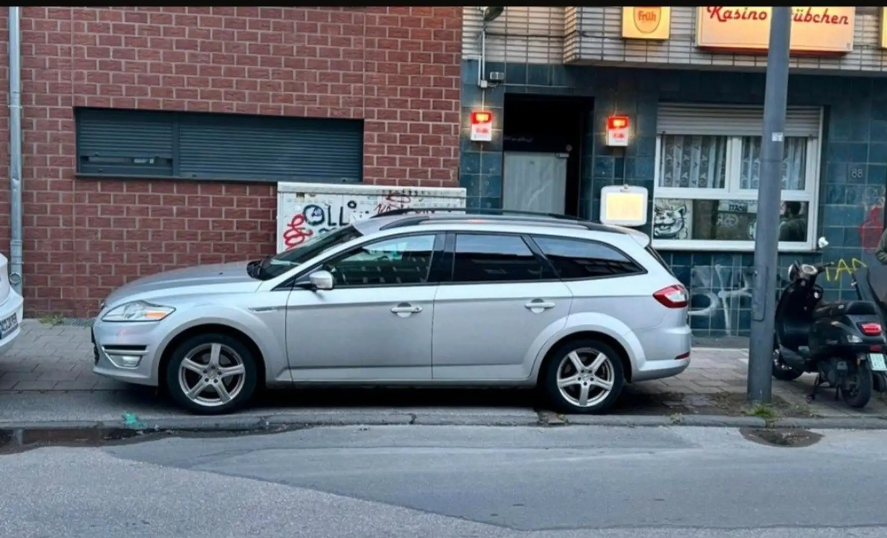 Ford Mondeo Ford mondeo Automatik 2,0 Diesel 12.2011 Top Silber - 1
