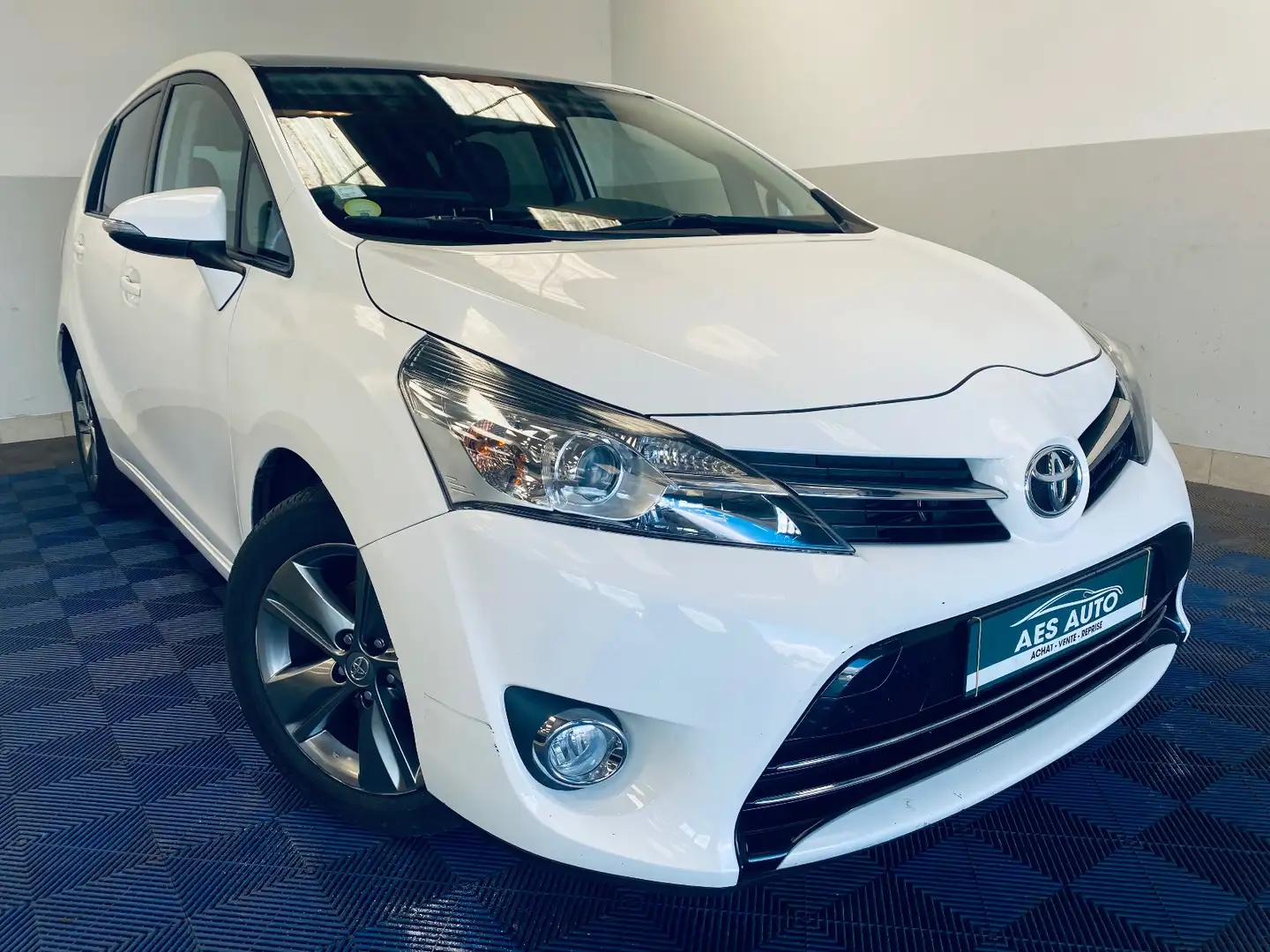 Toyota Verso Feel! SkyView Blanc - 1