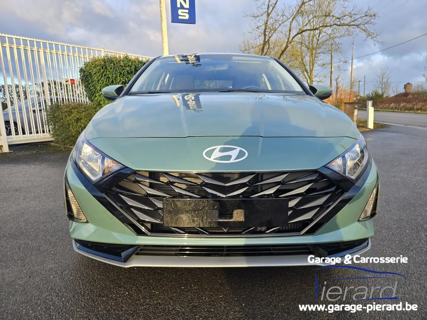 Hyundai i20 1.0 T-GDi Twist DCT *REPRISE POSSIBLE* Groen - 2