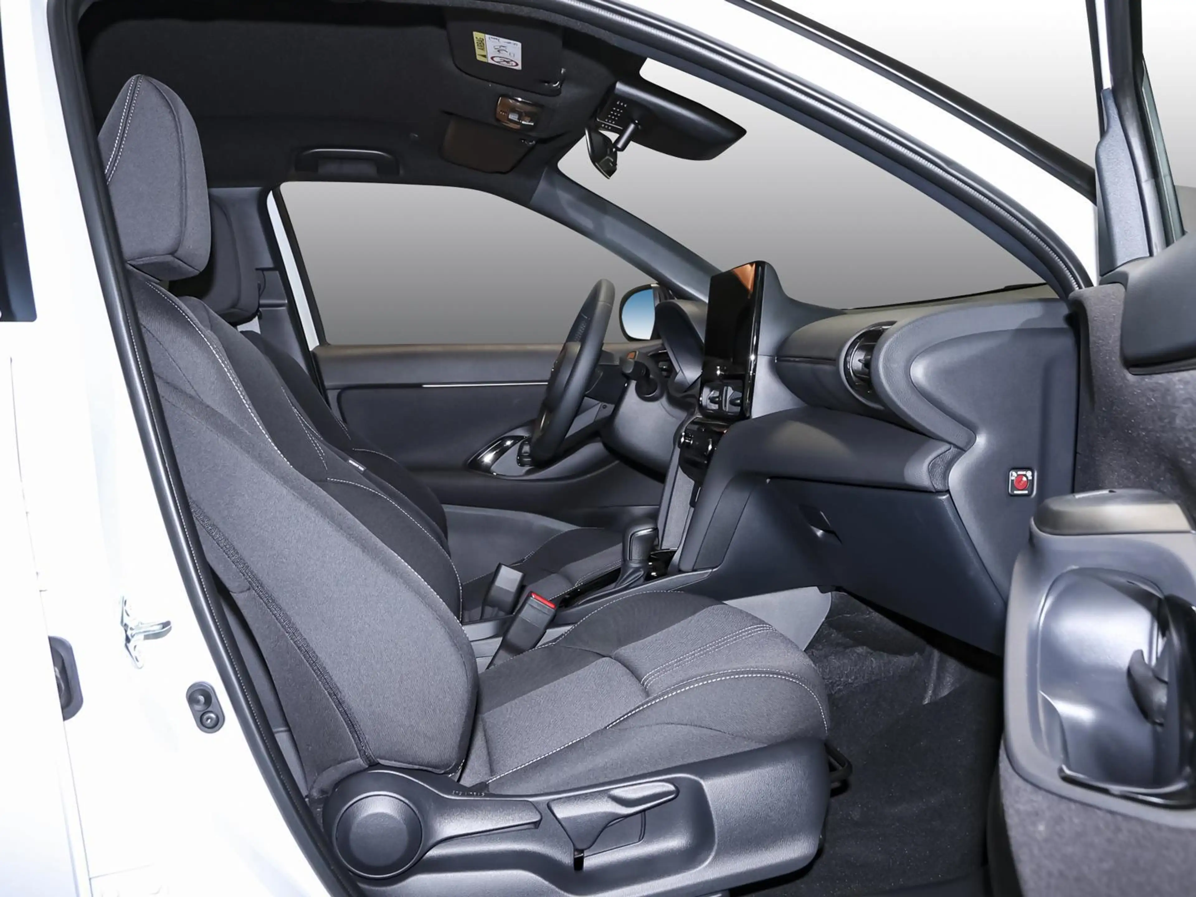 Toyota Yaris Cross 1.5 Hybrid Teamplayer PDC KLIMA BT — photo 3