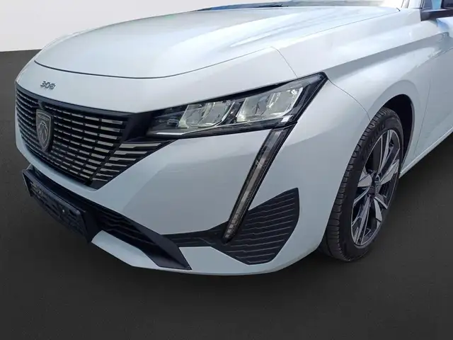 Peugeot 308 view 9