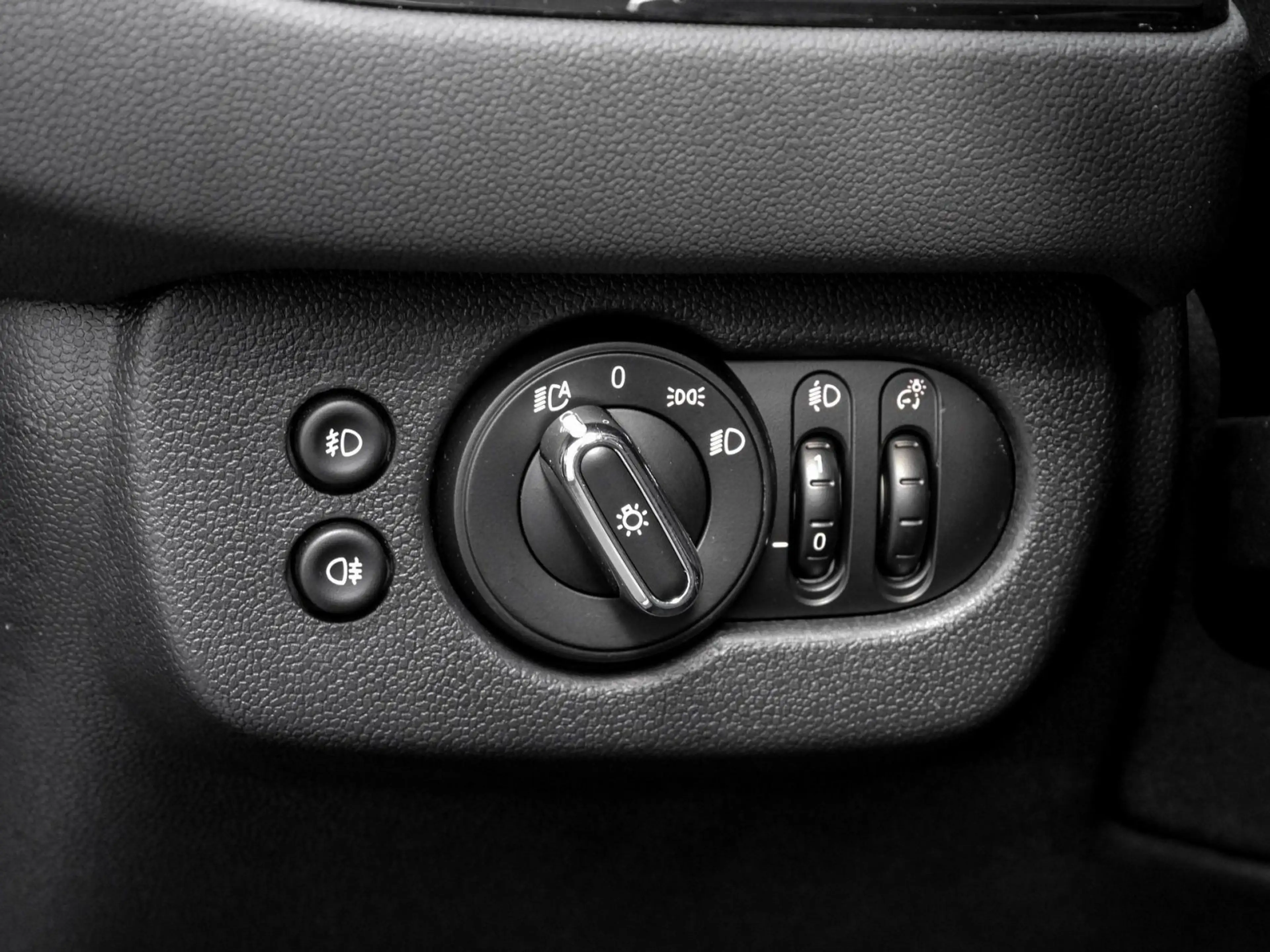 MINI Cooper Clubman ESSENTIAL TRIM+DA+KAMERA+LED+SHZ — photo 14