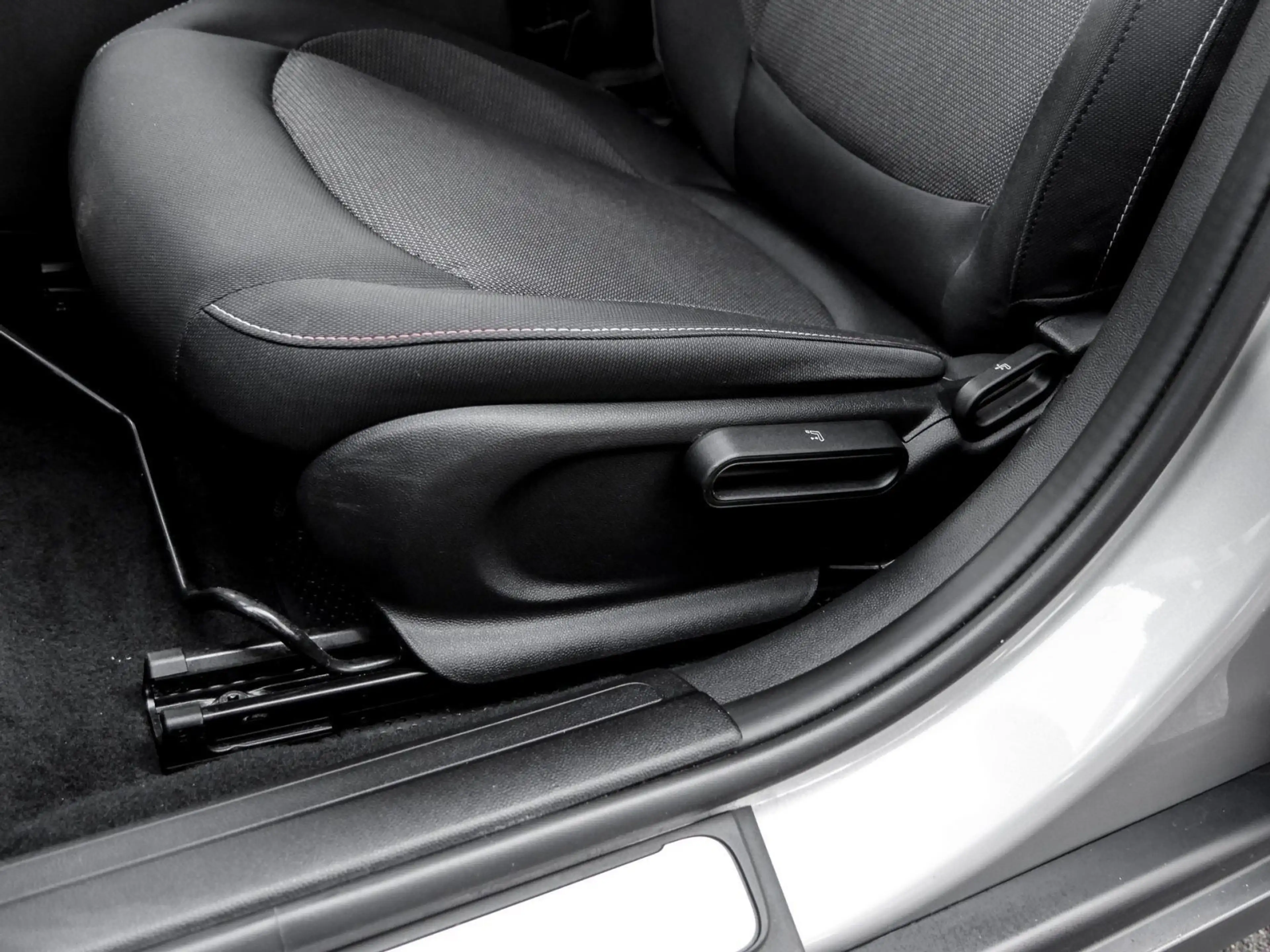 MINI Cooper Clubman ESSENTIAL TRIM+DA+KAMERA+LED+SHZ — photo 15