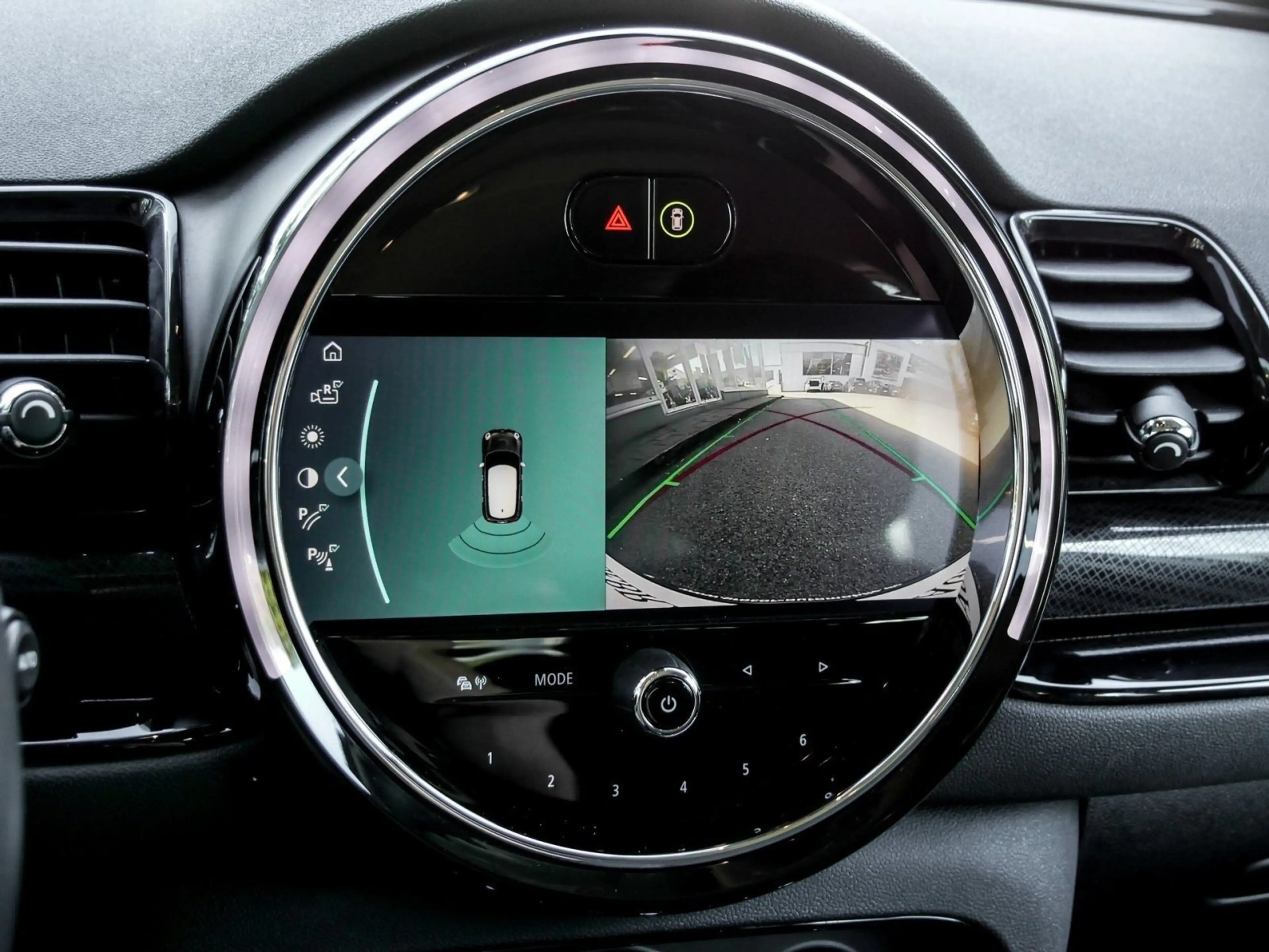 MINI Cooper Clubman ESSENTIAL TRIM+DA+KAMERA+LED+SHZ — photo 11