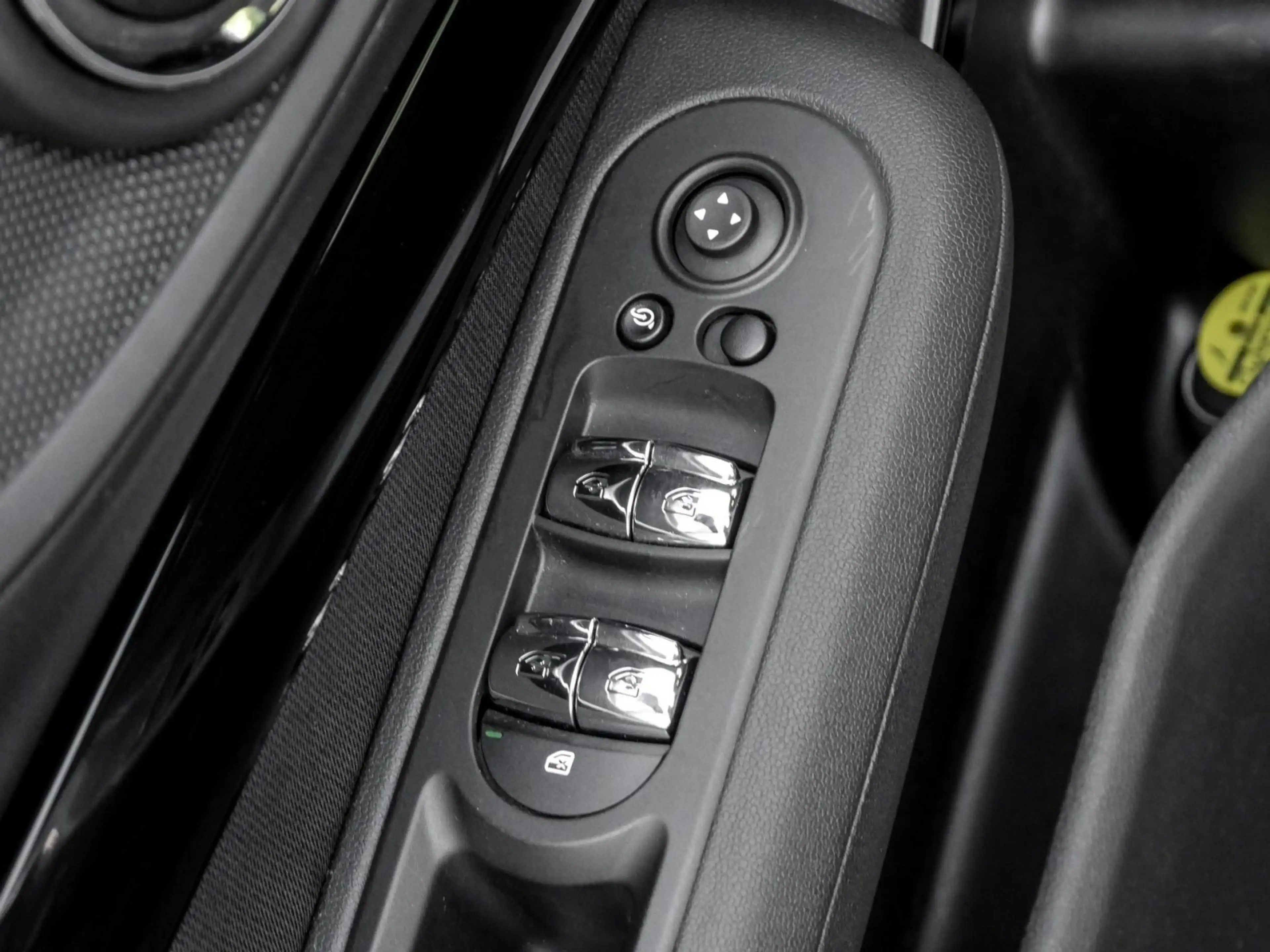 MINI Cooper Clubman ESSENTIAL TRIM+DA+KAMERA+LED+SHZ — photo 13