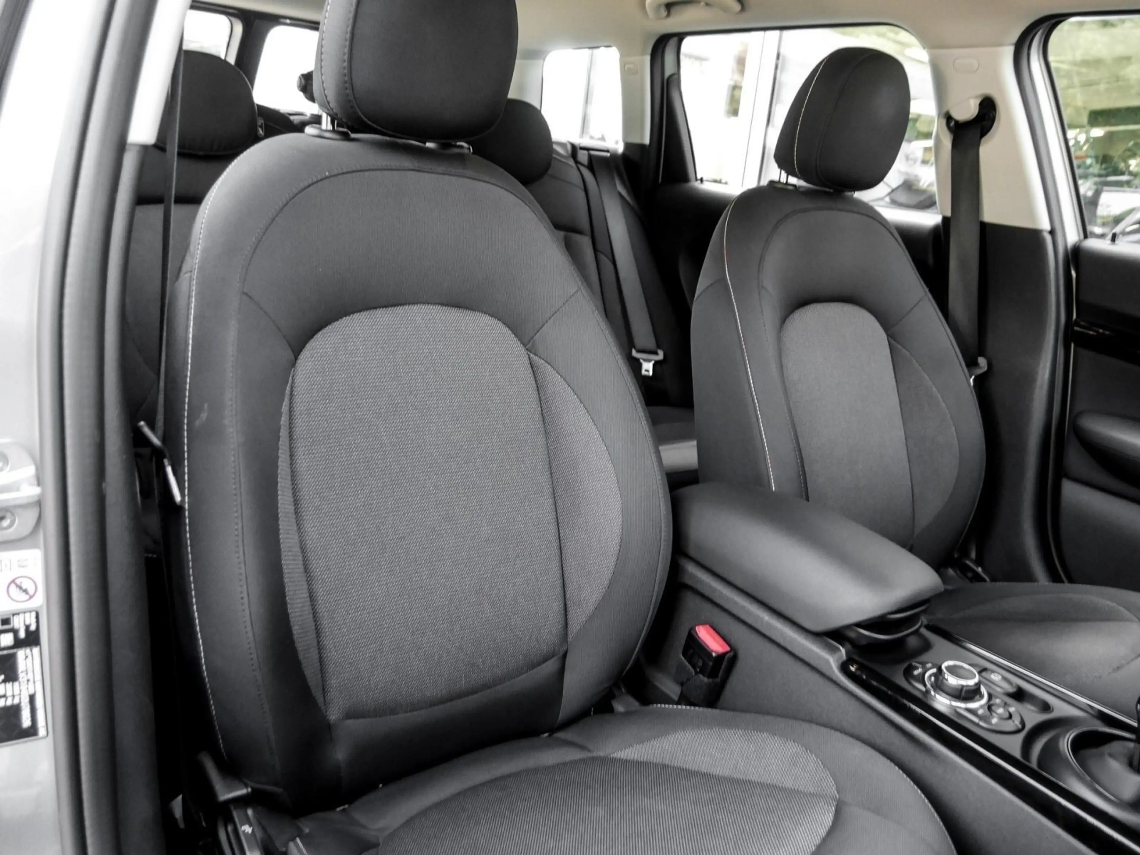 MINI Cooper Clubman ESSENTIAL TRIM+DA+KAMERA+LED+SHZ — photo 6