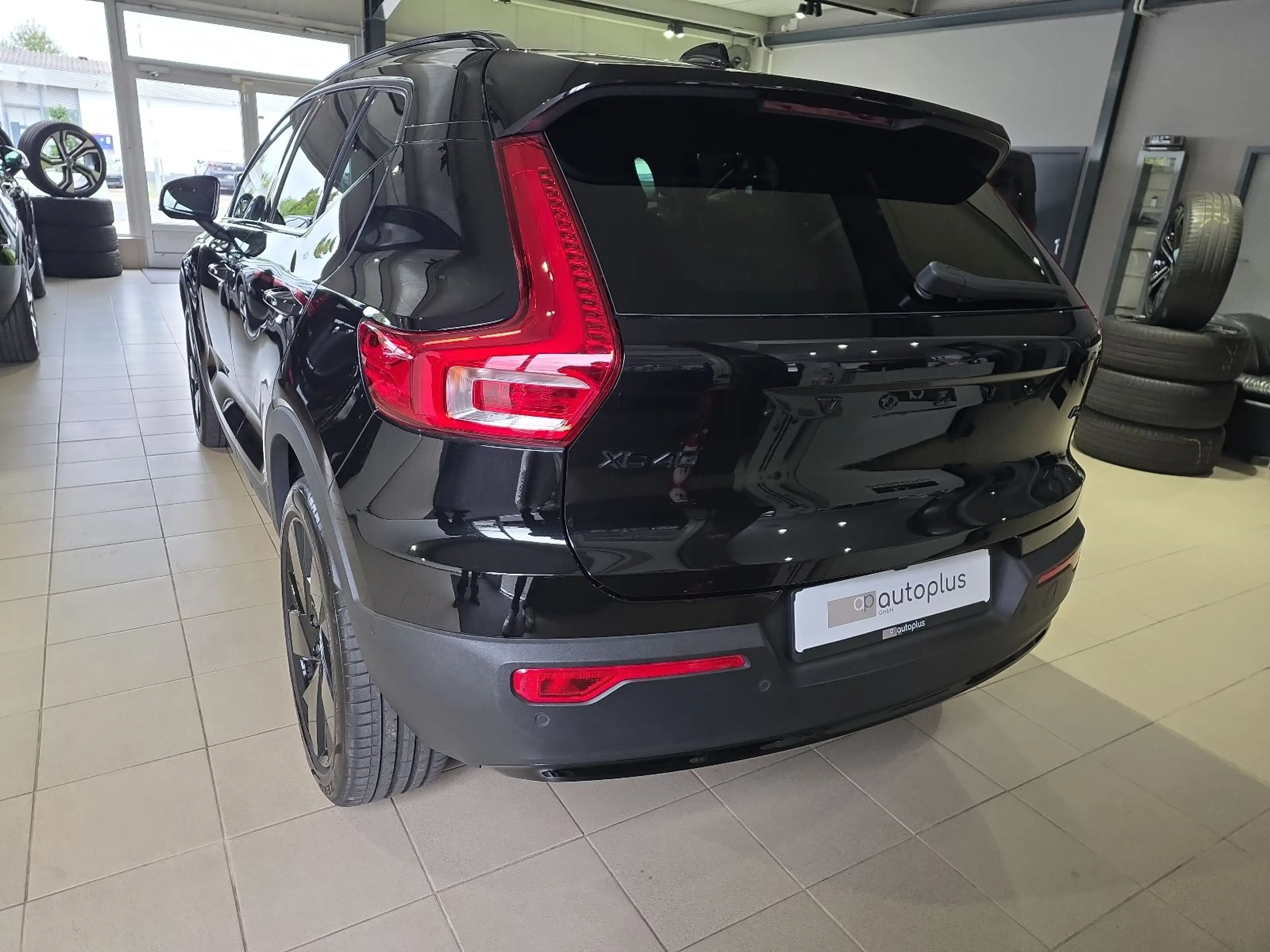 Volvo XC40 B4 Plus Black Edition ACC BLIS 360° WinterP — photo 9