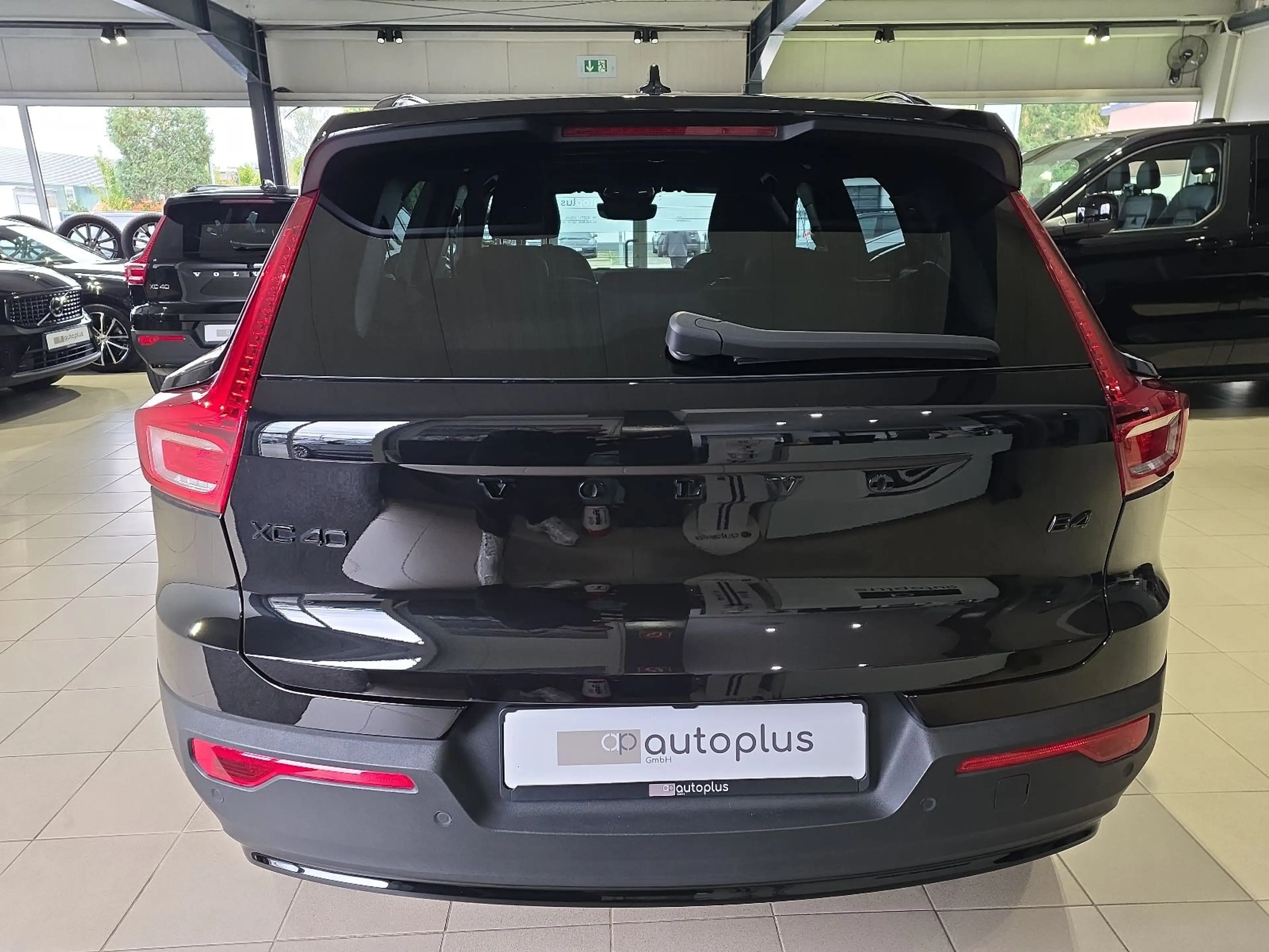 Volvo XC40 B4 Plus Black Edition ACC BLIS 360° WinterP — photo 8