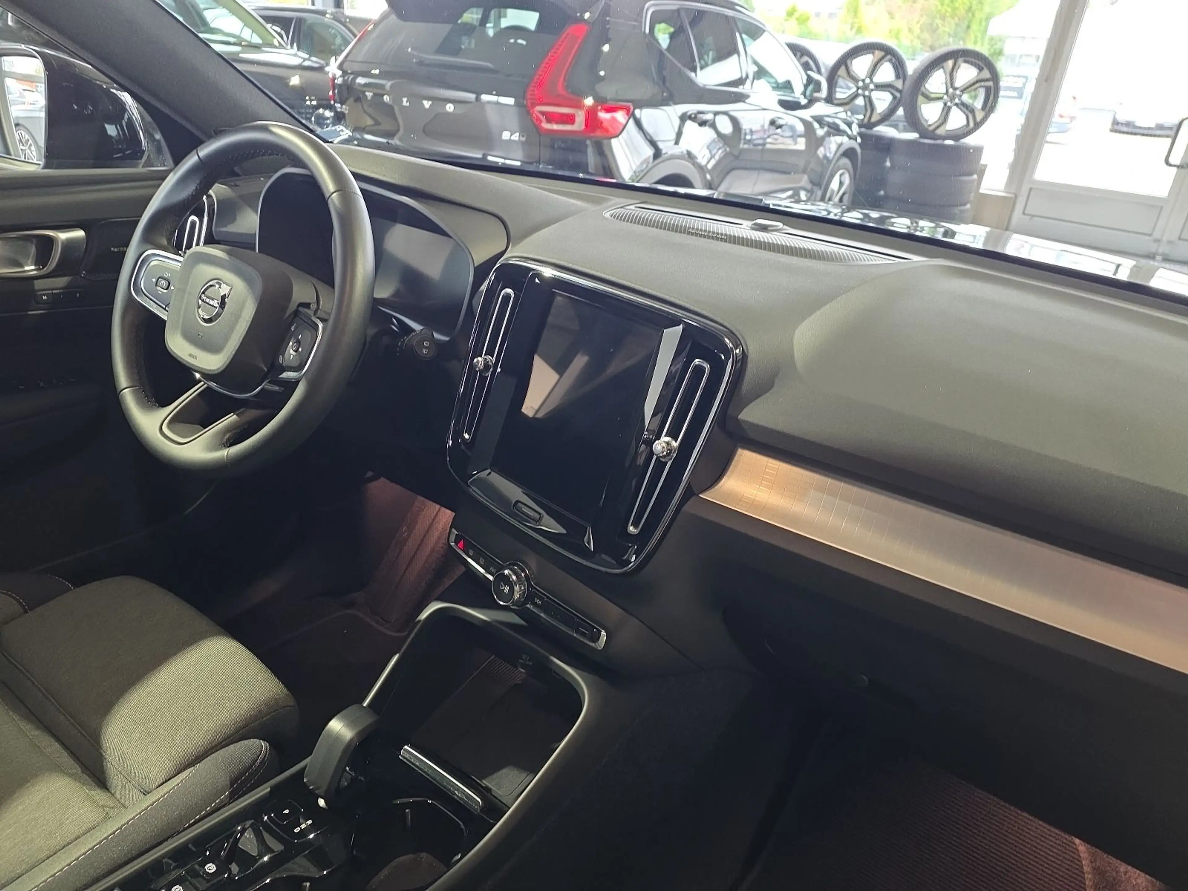 Volvo XC40 B4 Plus Black Edition ACC BLIS 360° WinterP — photo 12