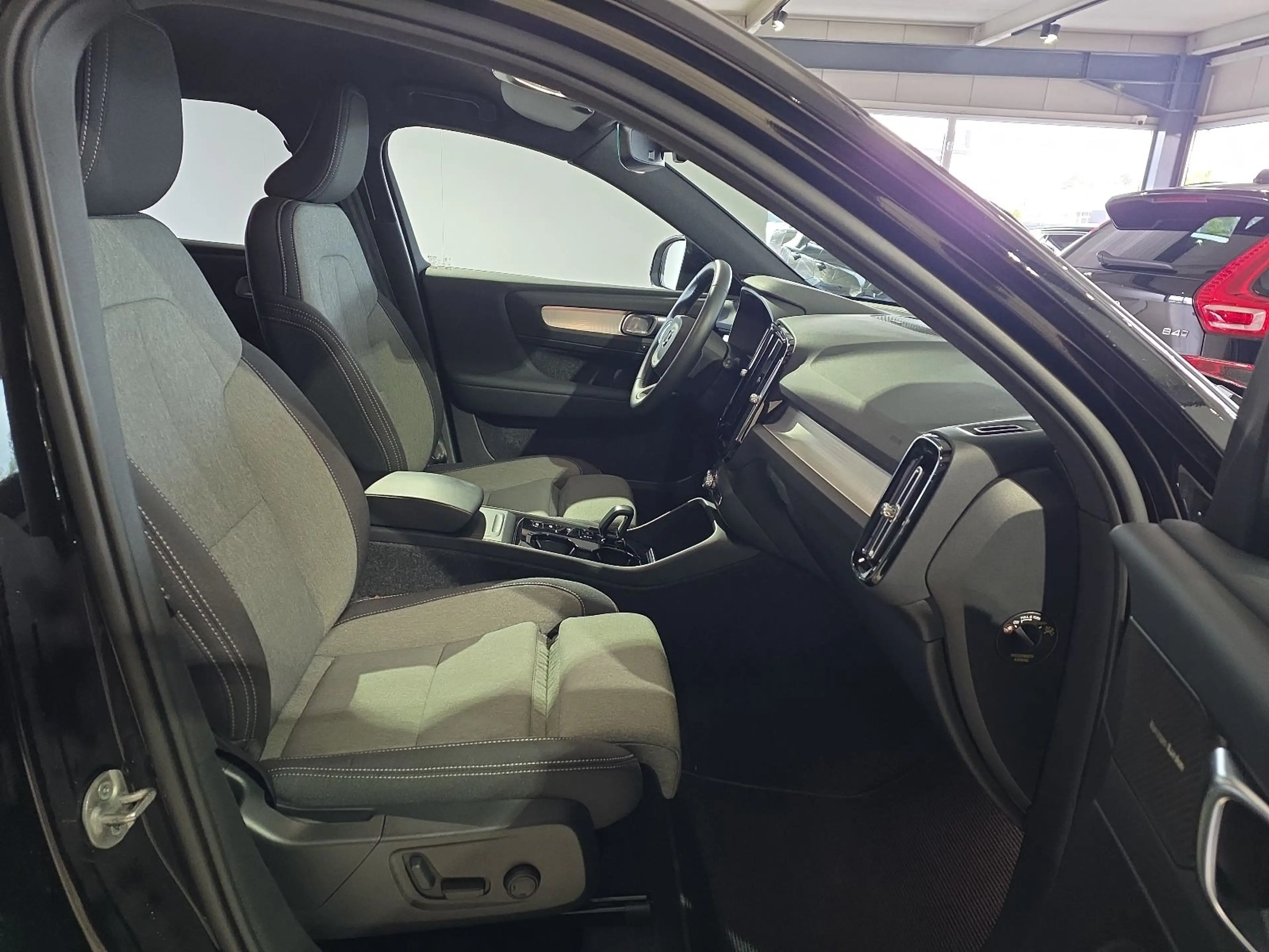 Volvo XC40 B4 Plus Black Edition ACC BLIS 360° WinterP — photo 11
