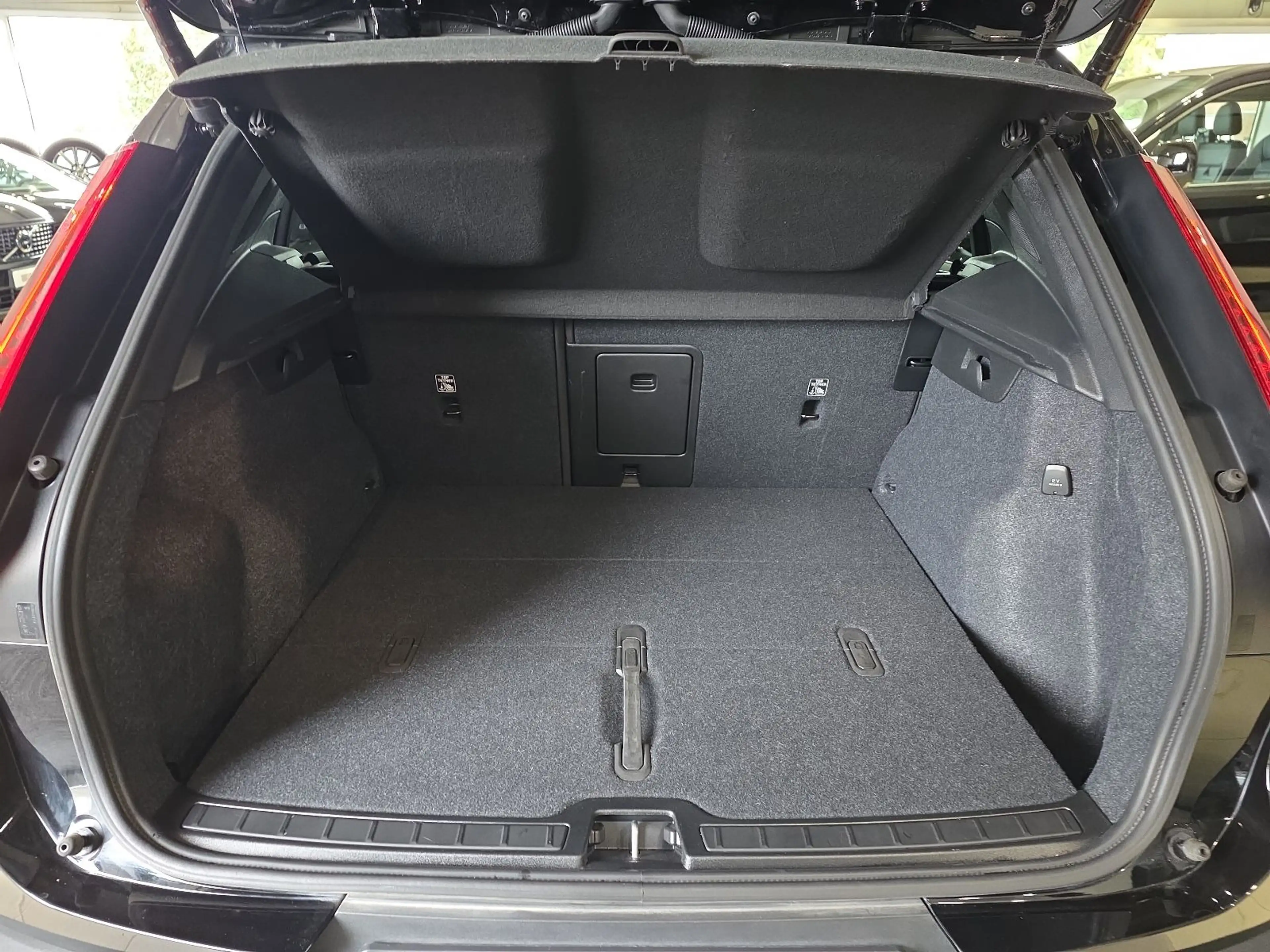 Volvo XC40 B4 Plus Black Edition ACC BLIS 360° WinterP — photo 14