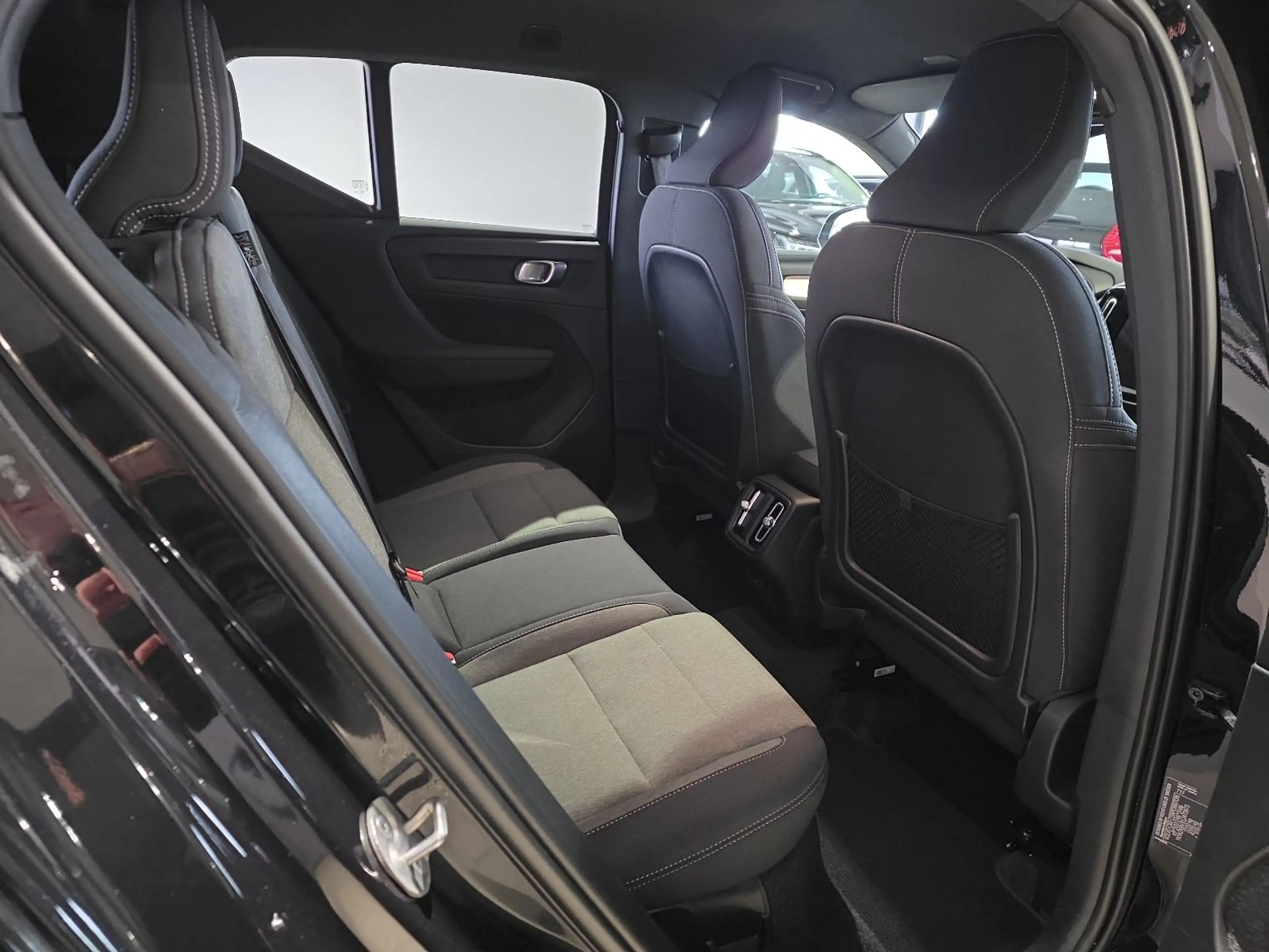 Volvo XC40 B4 Plus Black Edition ACC BLIS 360° WinterP — photo 13