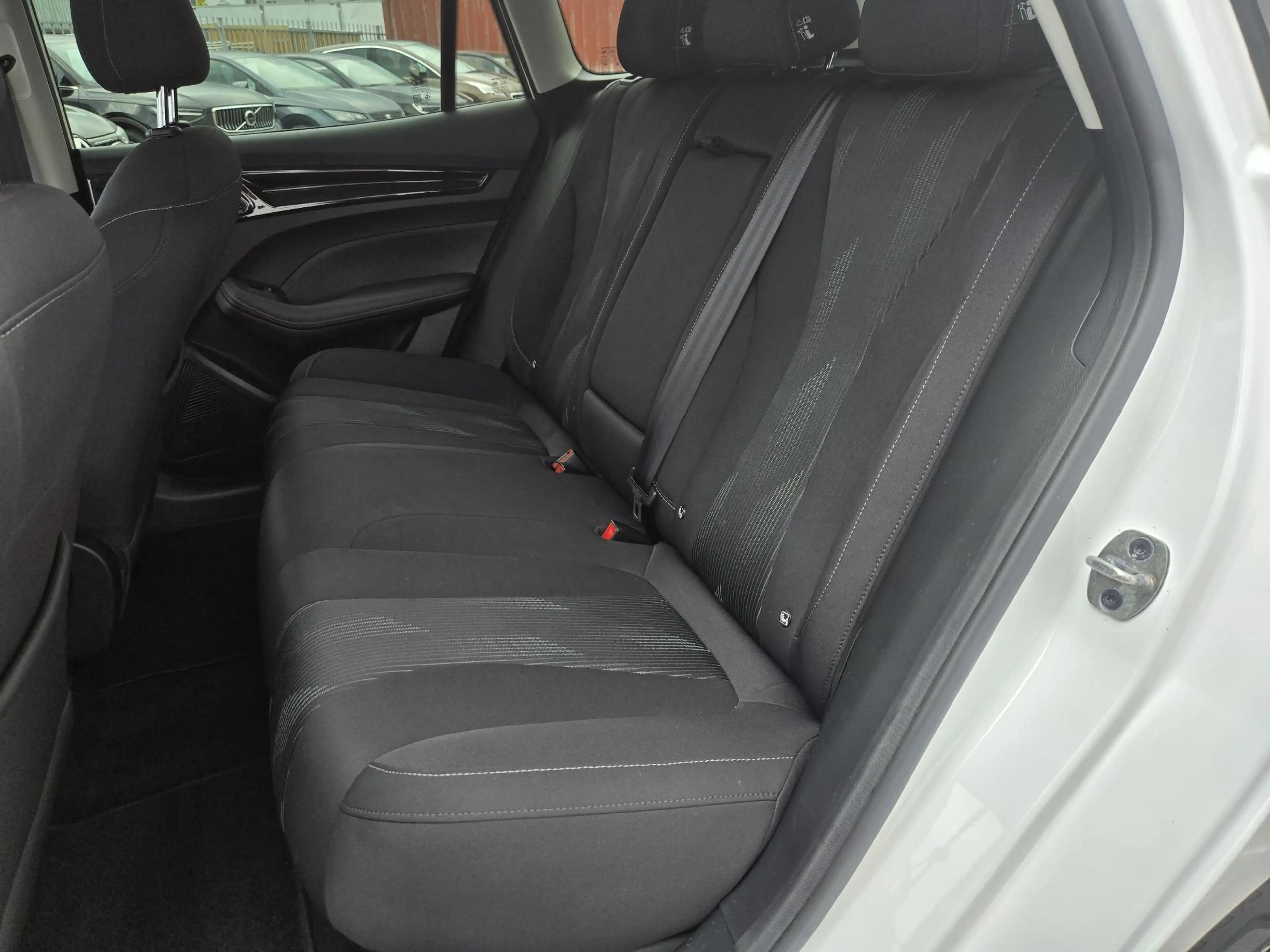 MG MG5 Electric Long Range Comfort 61 kWh NL-AUTO | NAVI — photo 5