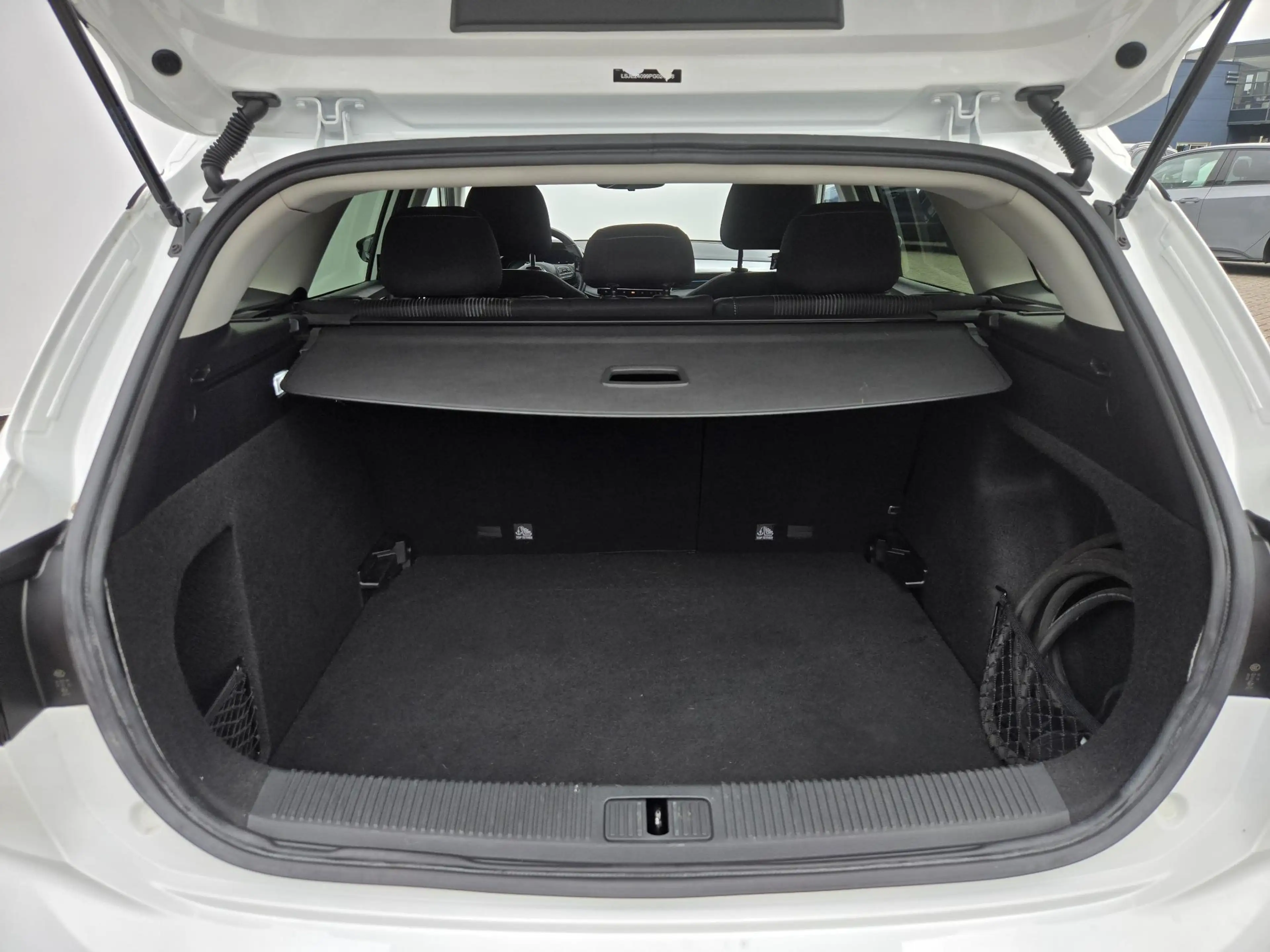 MG MG5 Electric Long Range Comfort 61 kWh NL-AUTO | NAVI — photo 11