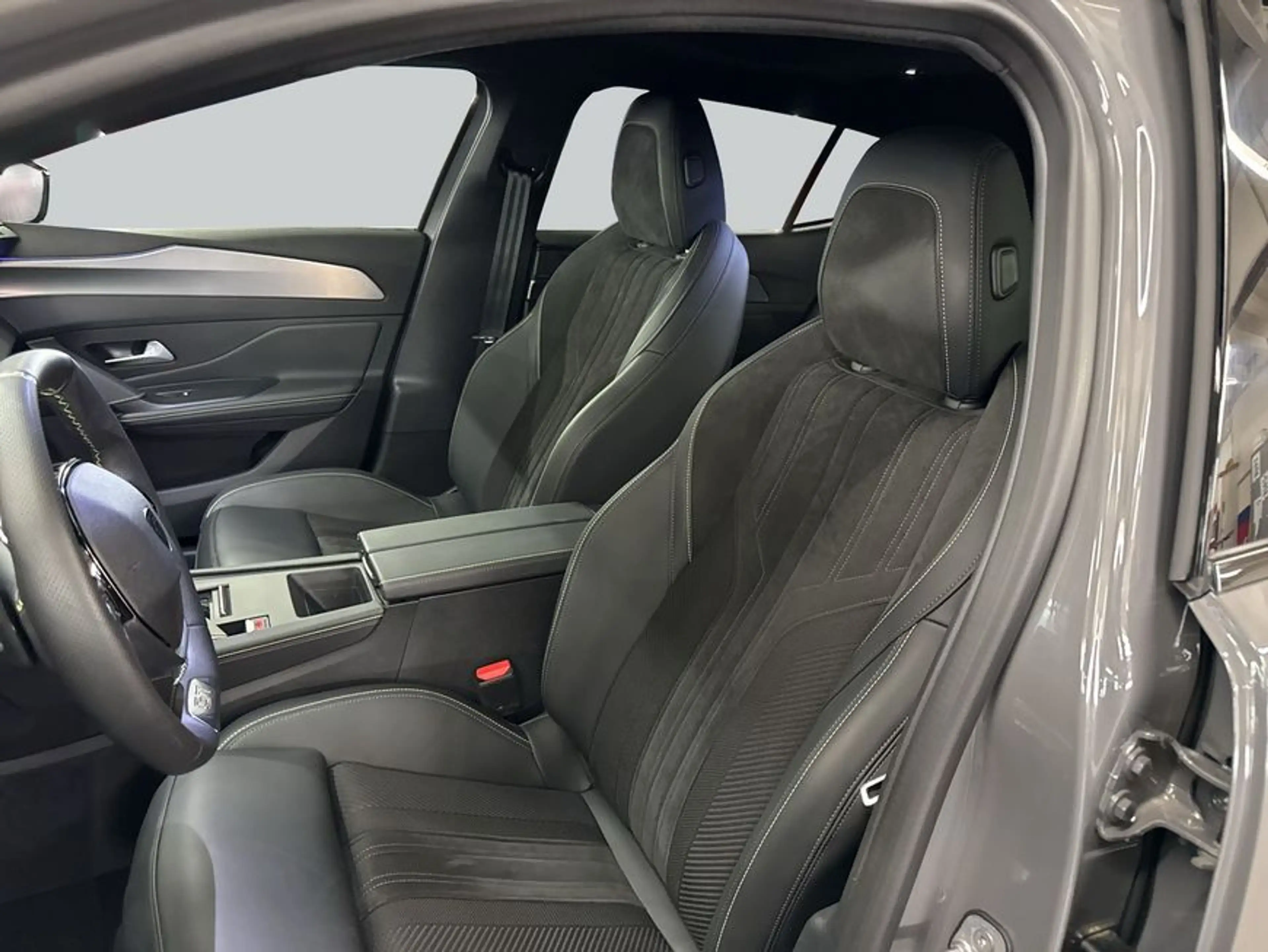 Peugeot 408 PureTech 130 EAT8 GT — photo 10