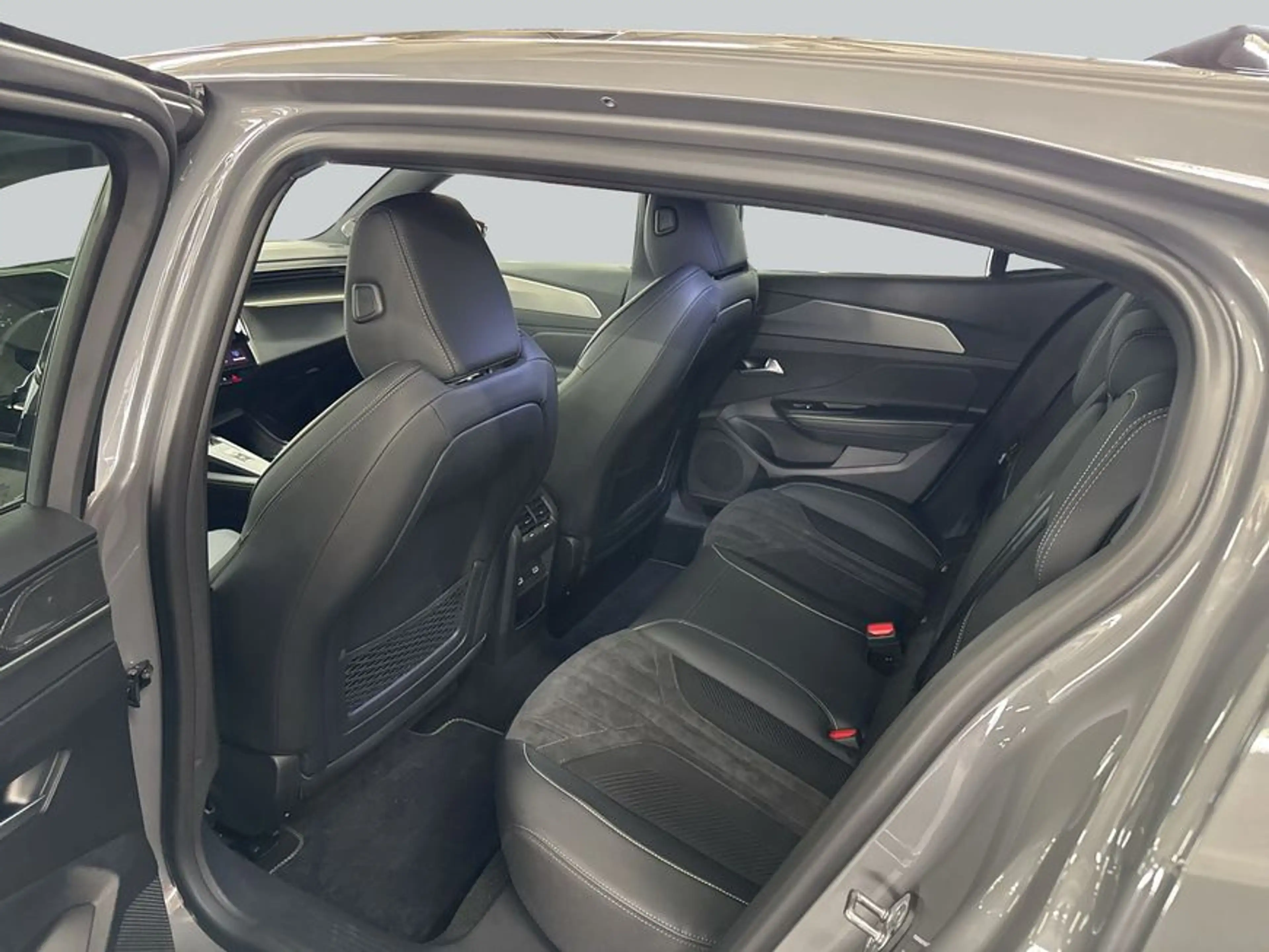 Peugeot 408 PureTech 130 EAT8 GT — photo 11