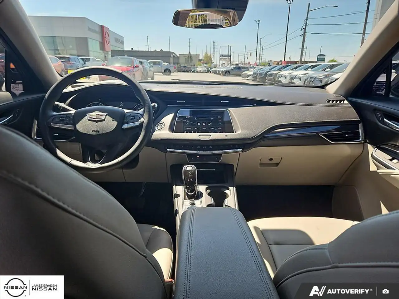 Cadillac XT4 снимка Cadillac XT4
