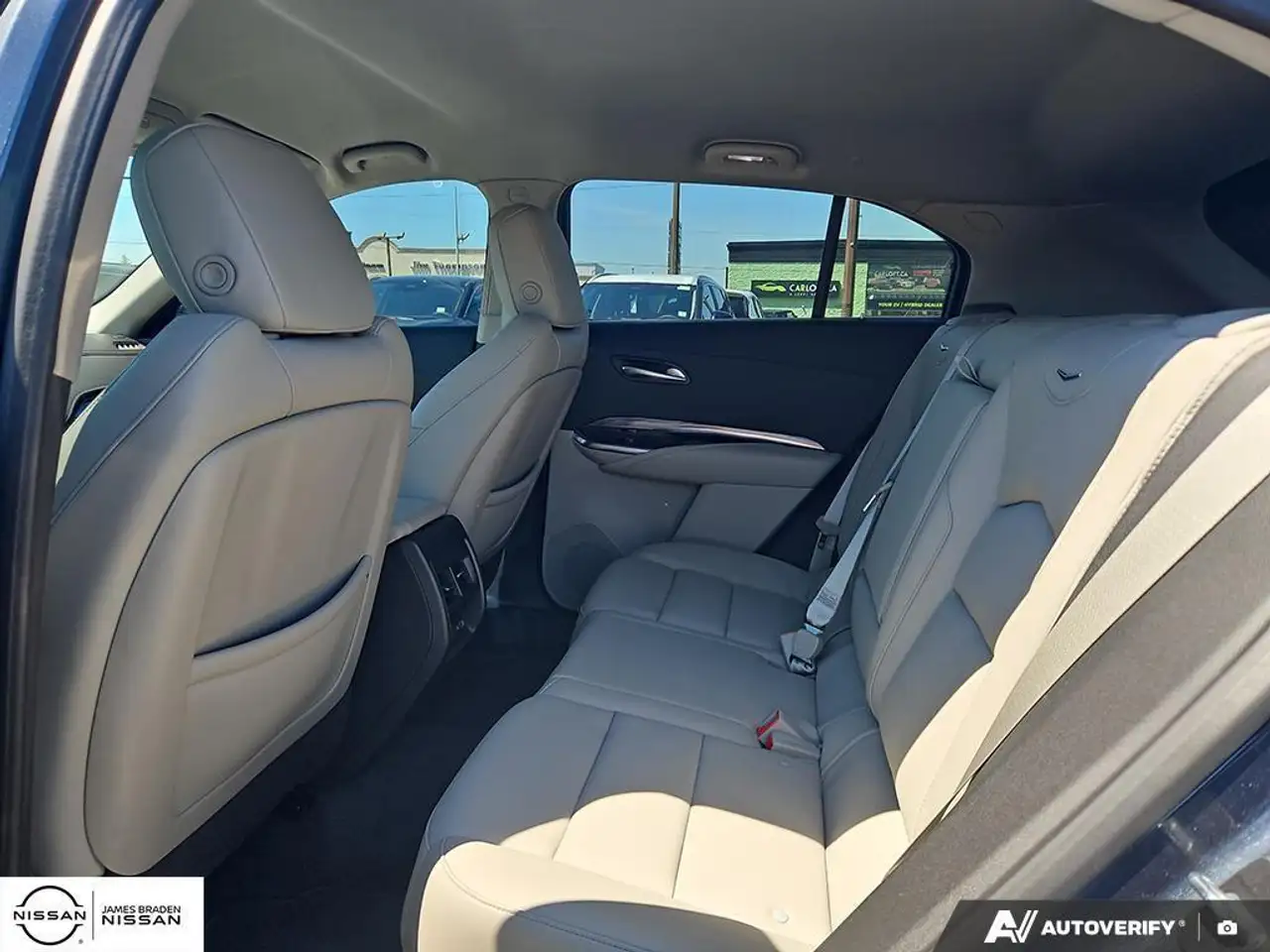 Cadillac XT4 снимка Cadillac XT4