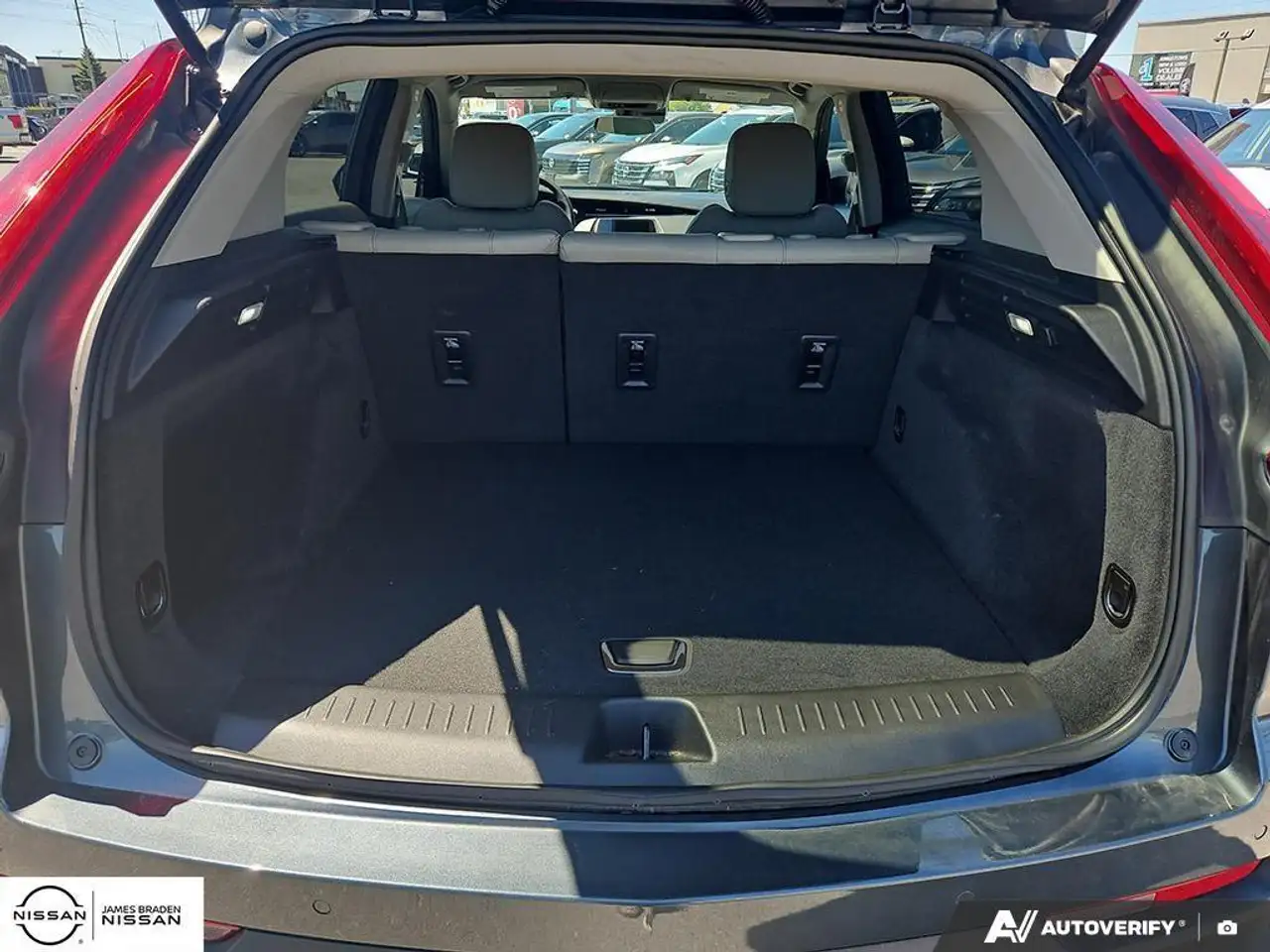 Cadillac XT4 снимка Cadillac XT4
