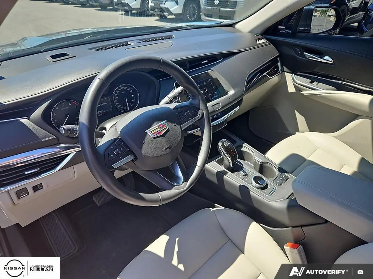 Cadillac XT4 снимка Cadillac XT4