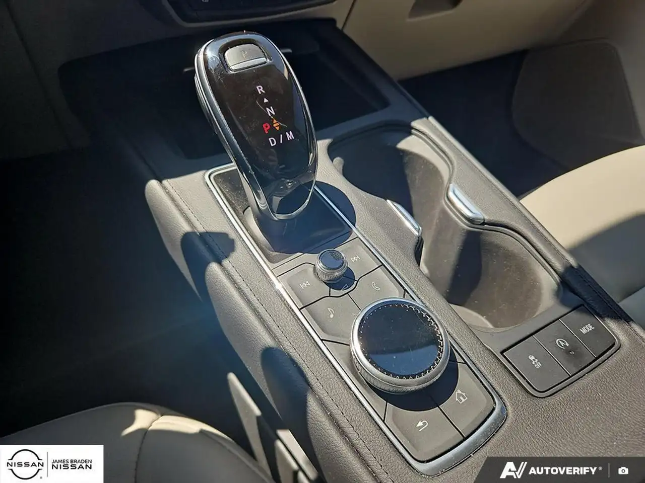 Cadillac XT4 снимка Cadillac XT4