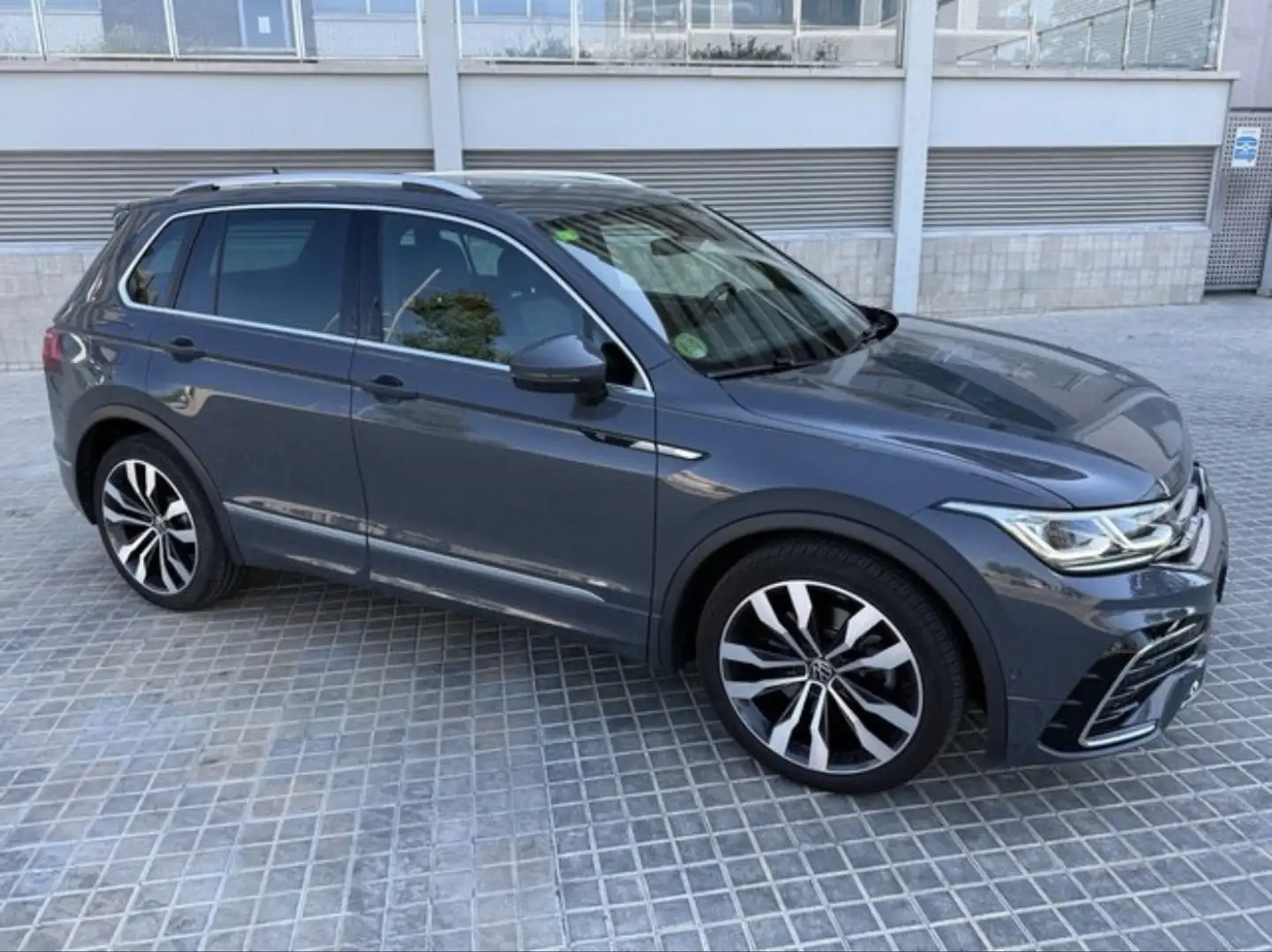 Volkswagen Tiguan 2.0TDI R-Line 4Motion DSG 147kW - 1