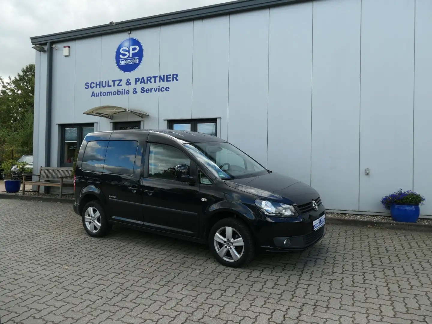 Volkswagen Caddy Kombi Soccer // AHK, Sitzh. Temp, PDC uvm! Schwarz - 1
