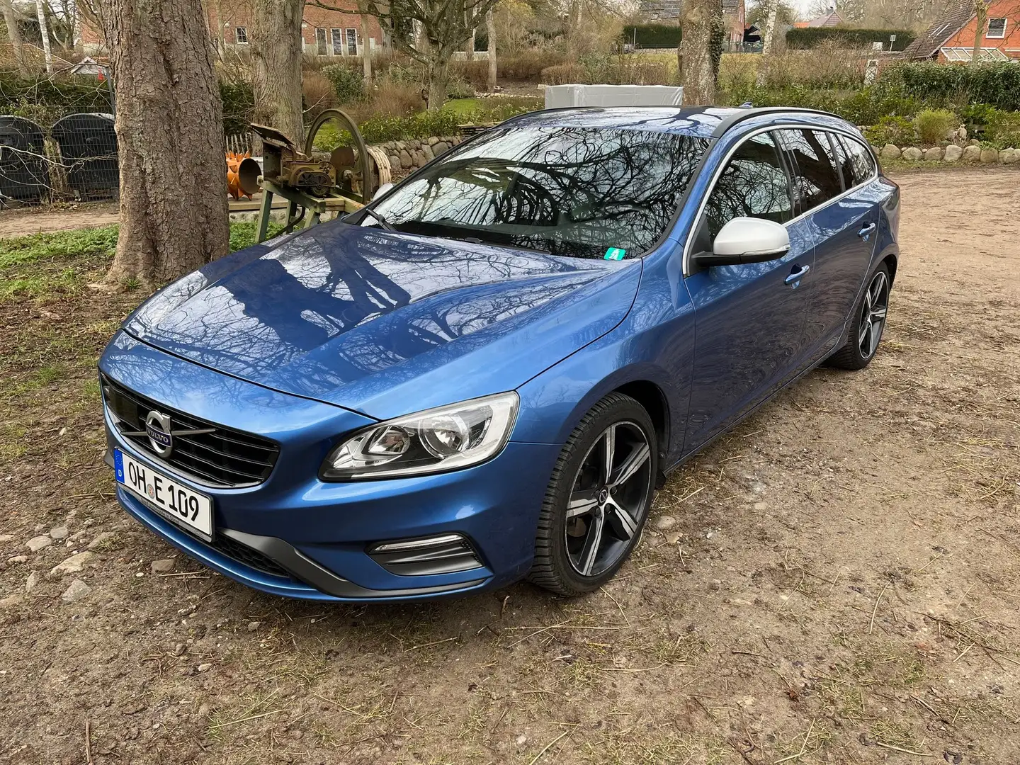 Volvo V60 V60 R-Design Momentum D2 Geartronic, Leder, Navi Blau - 2