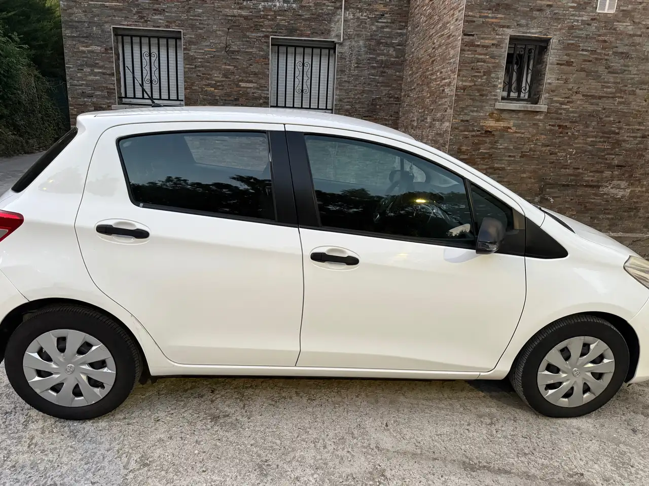 Toyota Yaris Yaris — photo 2