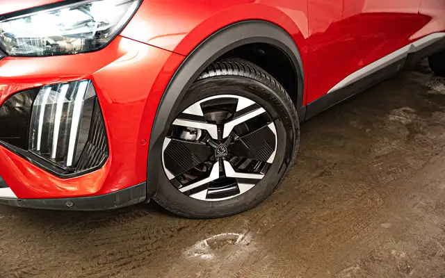 Peugeot 2008 view 5