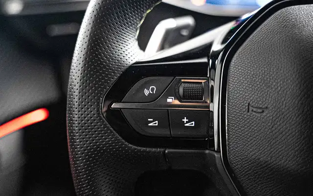 Peugeot 2008 view 11