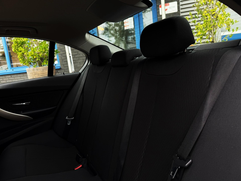 BMW 318 3-serie 318i Essential 136PK|Origineel NL|Face Lif — photo 22