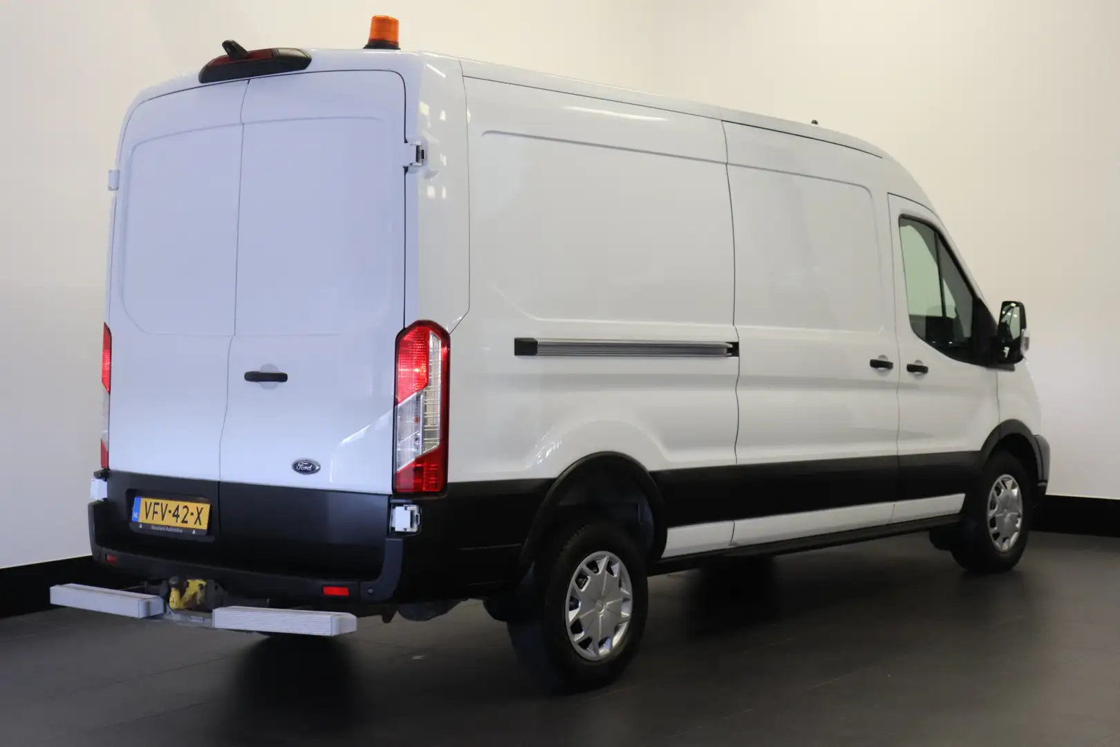 Ford Transit 2.0 TDCI 130PK L3H2 EURO 6 - Airco - Navi - Cruise Blanc - 2